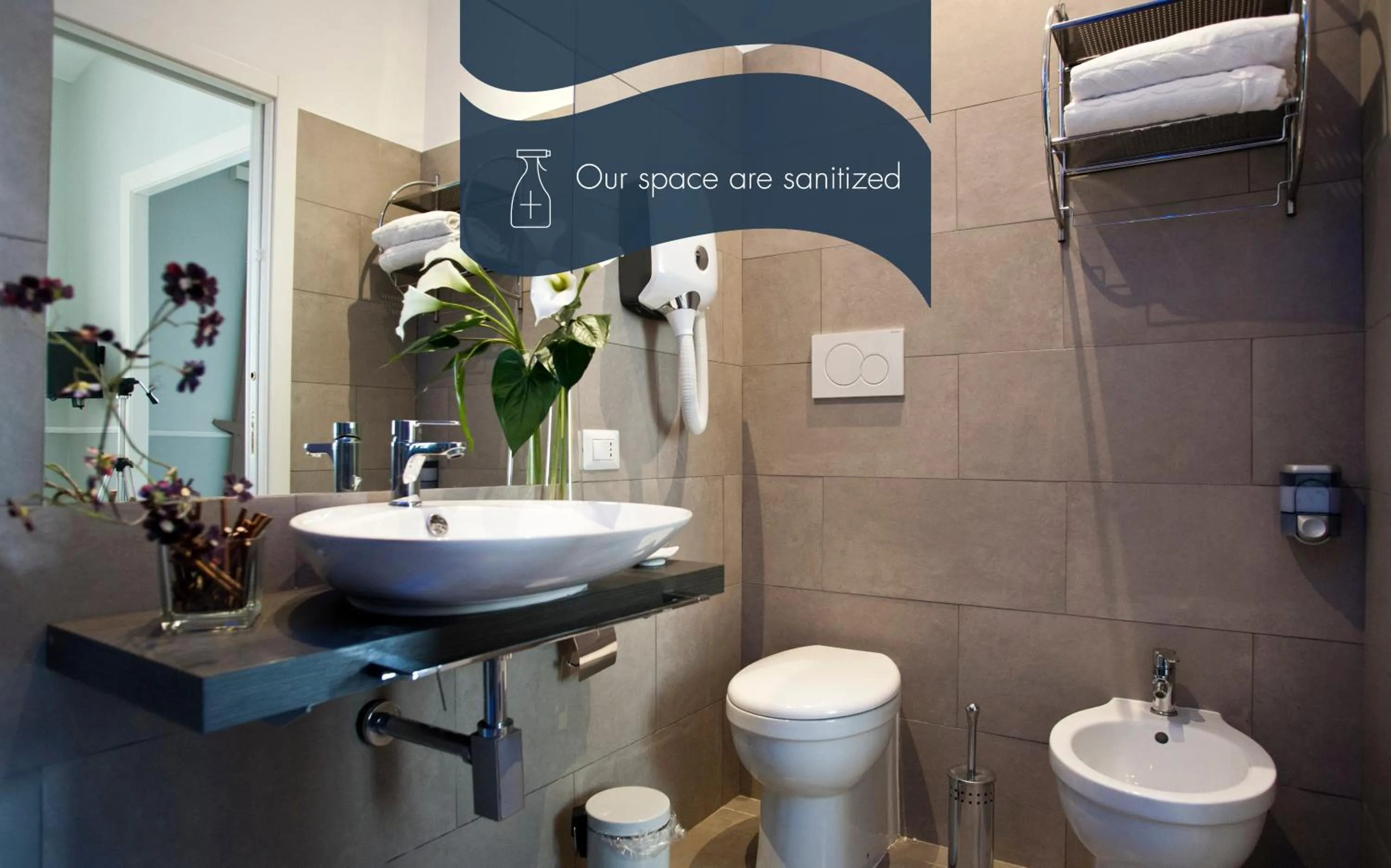 Bathroom in Daplace - La Mongolfiera Rooms in Navona