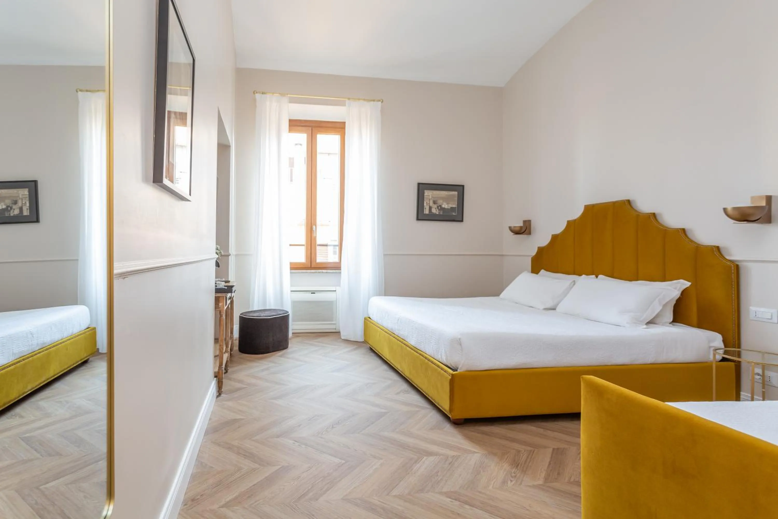 Photo of the whole room, Bed in Daplace - La Mongolfiera Rooms in Navona