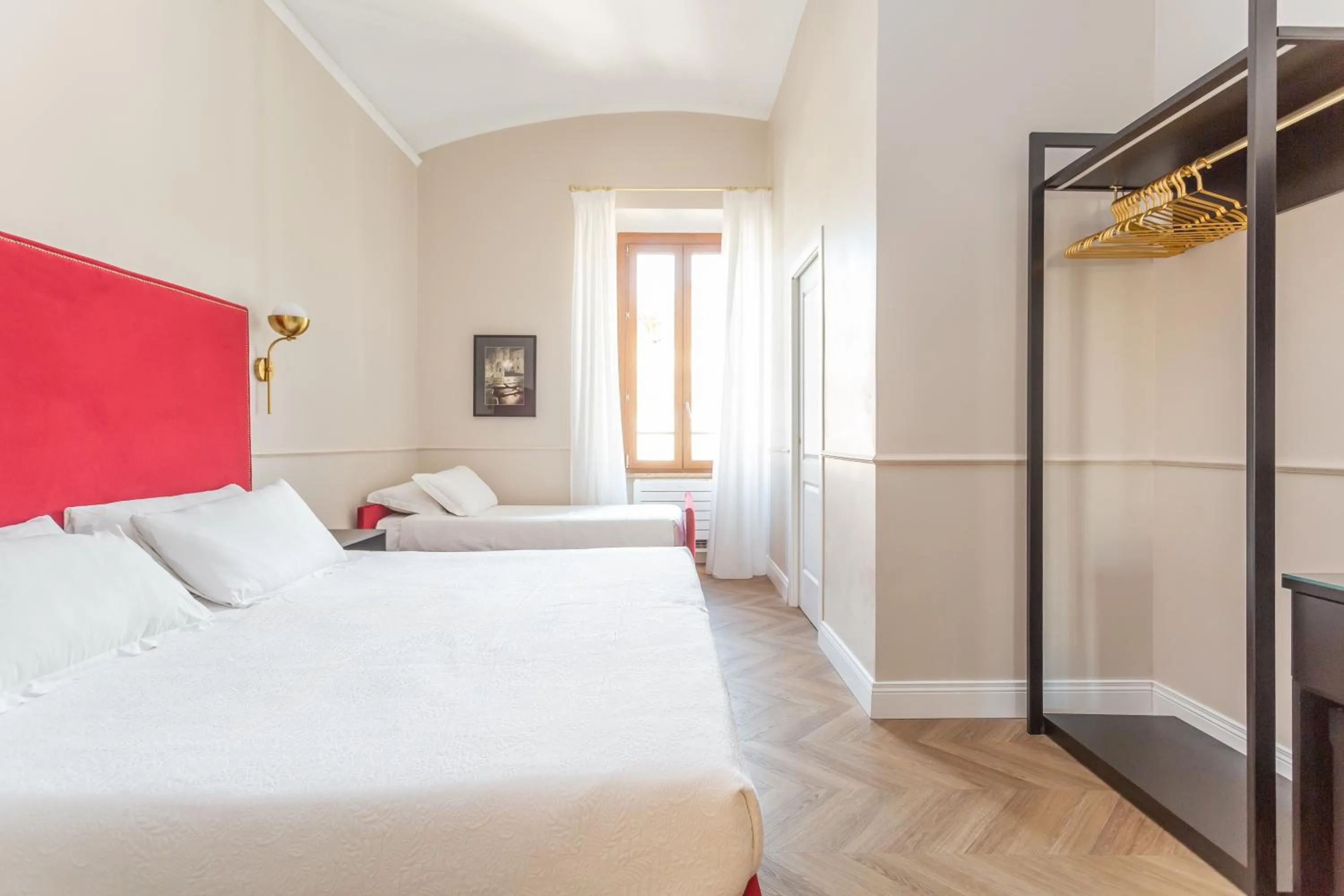 Photo of the whole room, Bed in Daplace - La Mongolfiera Rooms in Navona