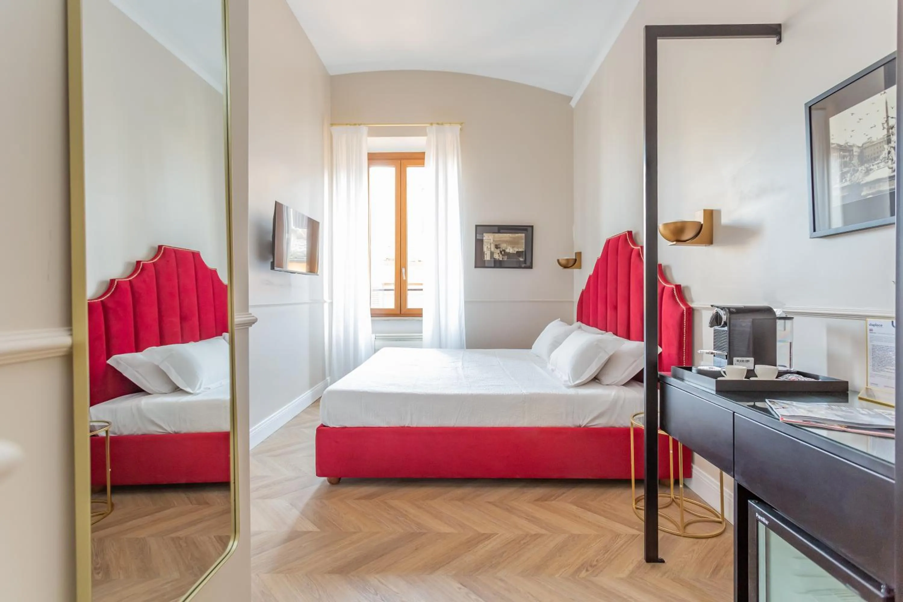 Photo of the whole room, Bed in Daplace - La Mongolfiera Rooms in Navona