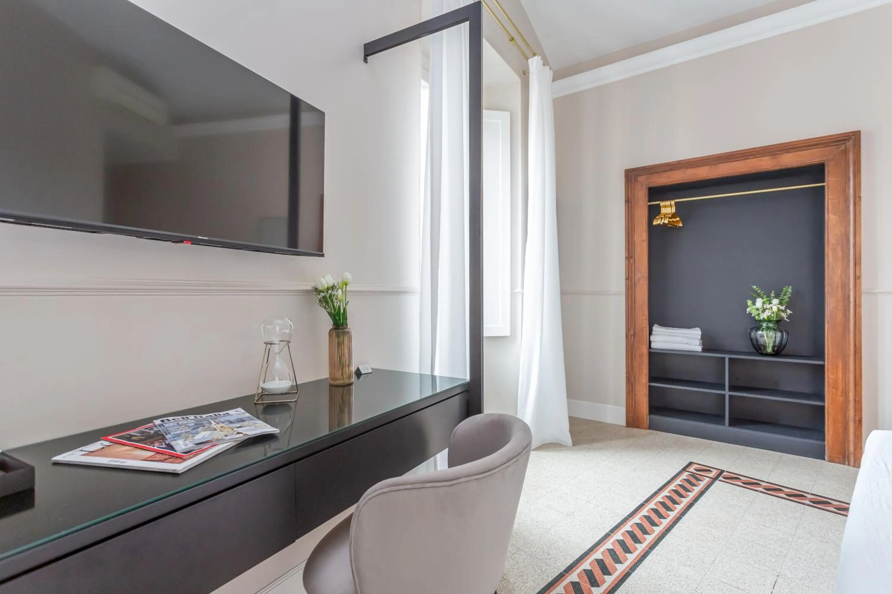 TV and multimedia in Daplace - La Mongolfiera Rooms in Navona