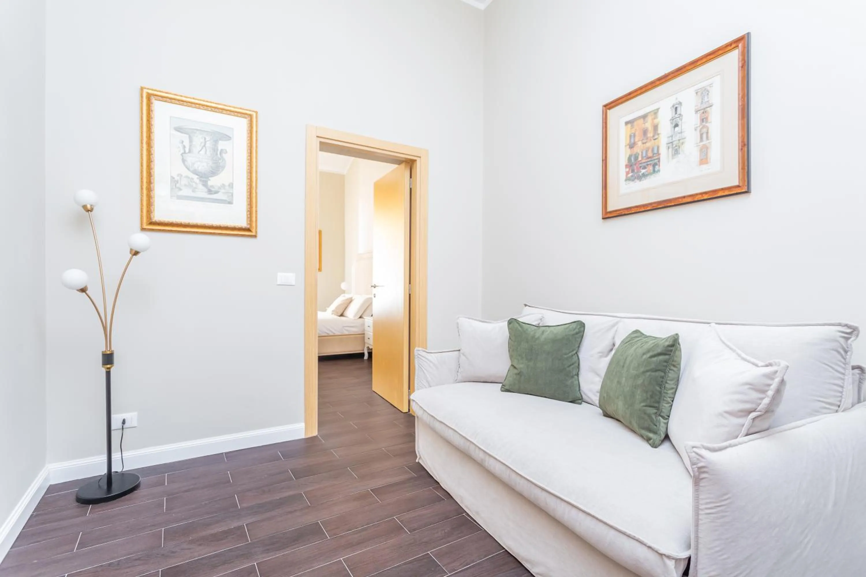 Living room, Bed in Daplace - La Mongolfiera Rooms in Navona