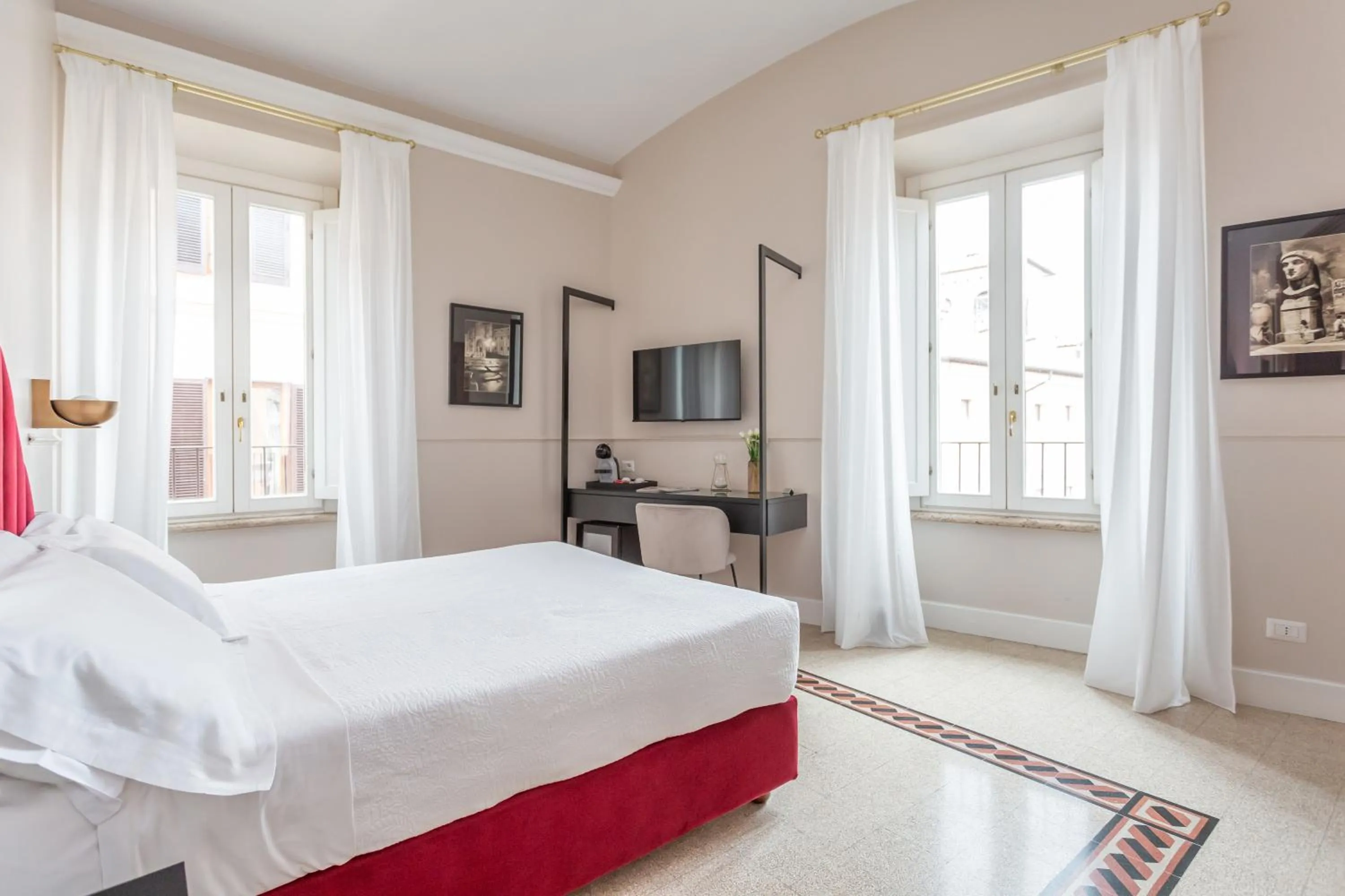 Photo of the whole room, Bed in Daplace - La Mongolfiera Rooms in Navona