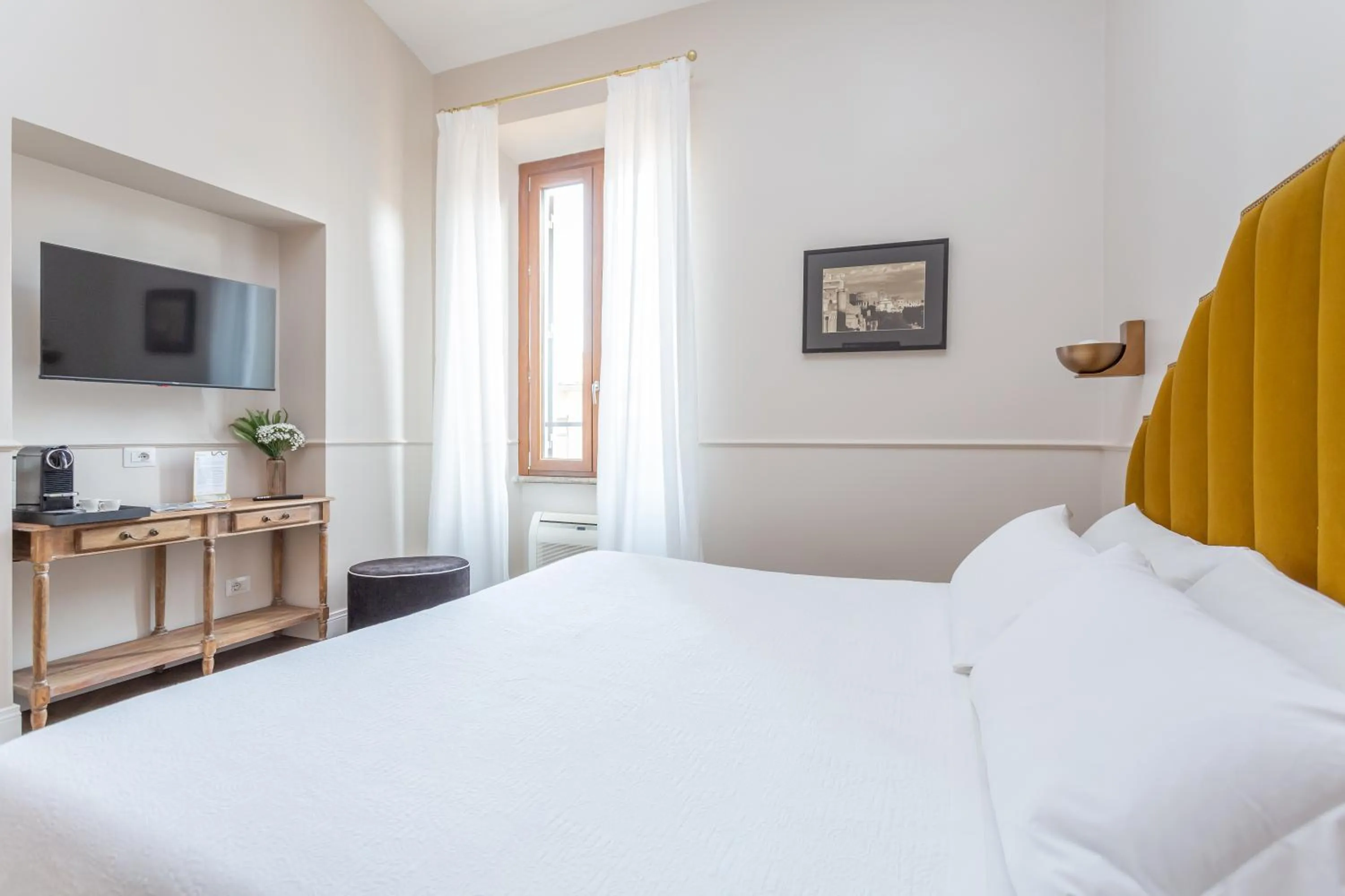 TV and multimedia, Bed in Daplace - La Mongolfiera Rooms in Navona