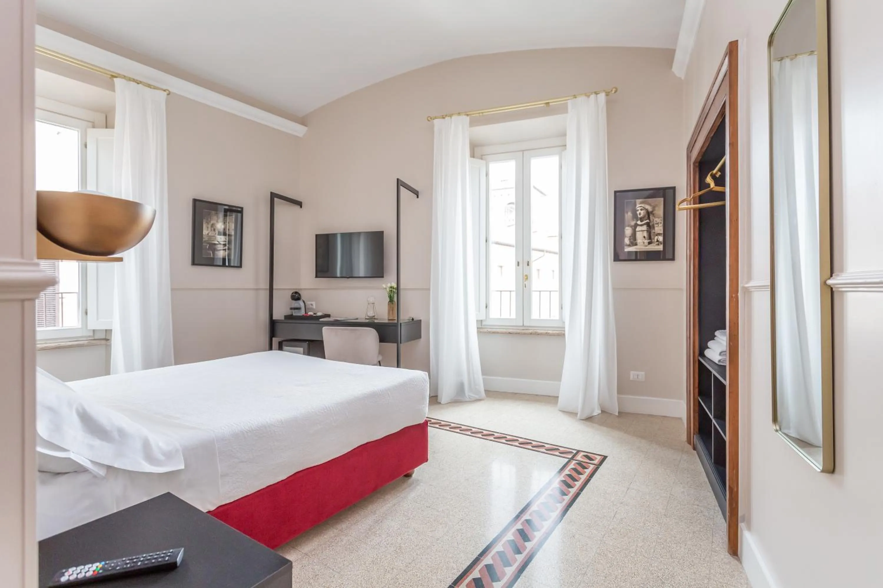 Photo of the whole room, Bed in Daplace - La Mongolfiera Rooms in Navona