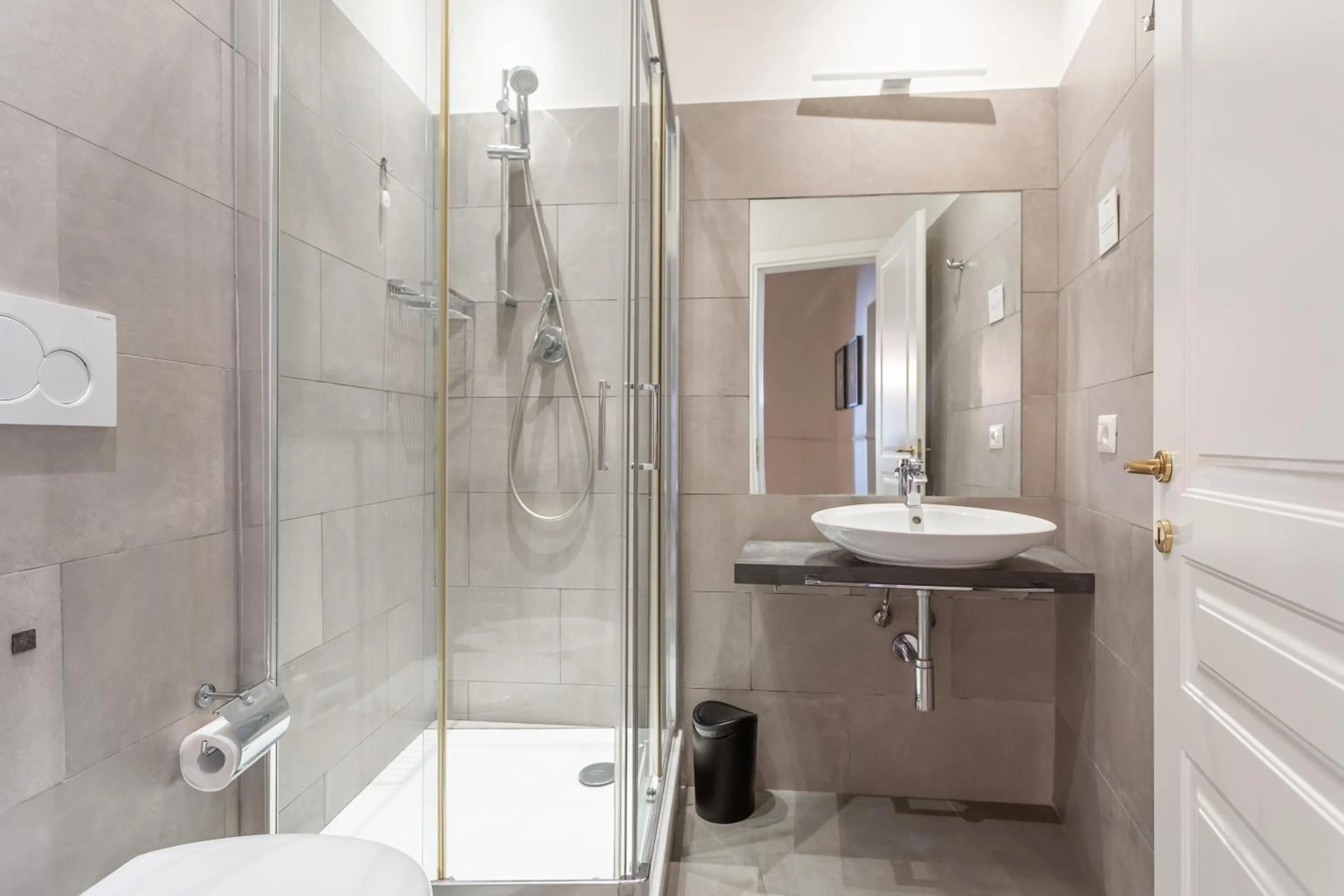 Bathroom in Daplace - La Mongolfiera Rooms in Navona