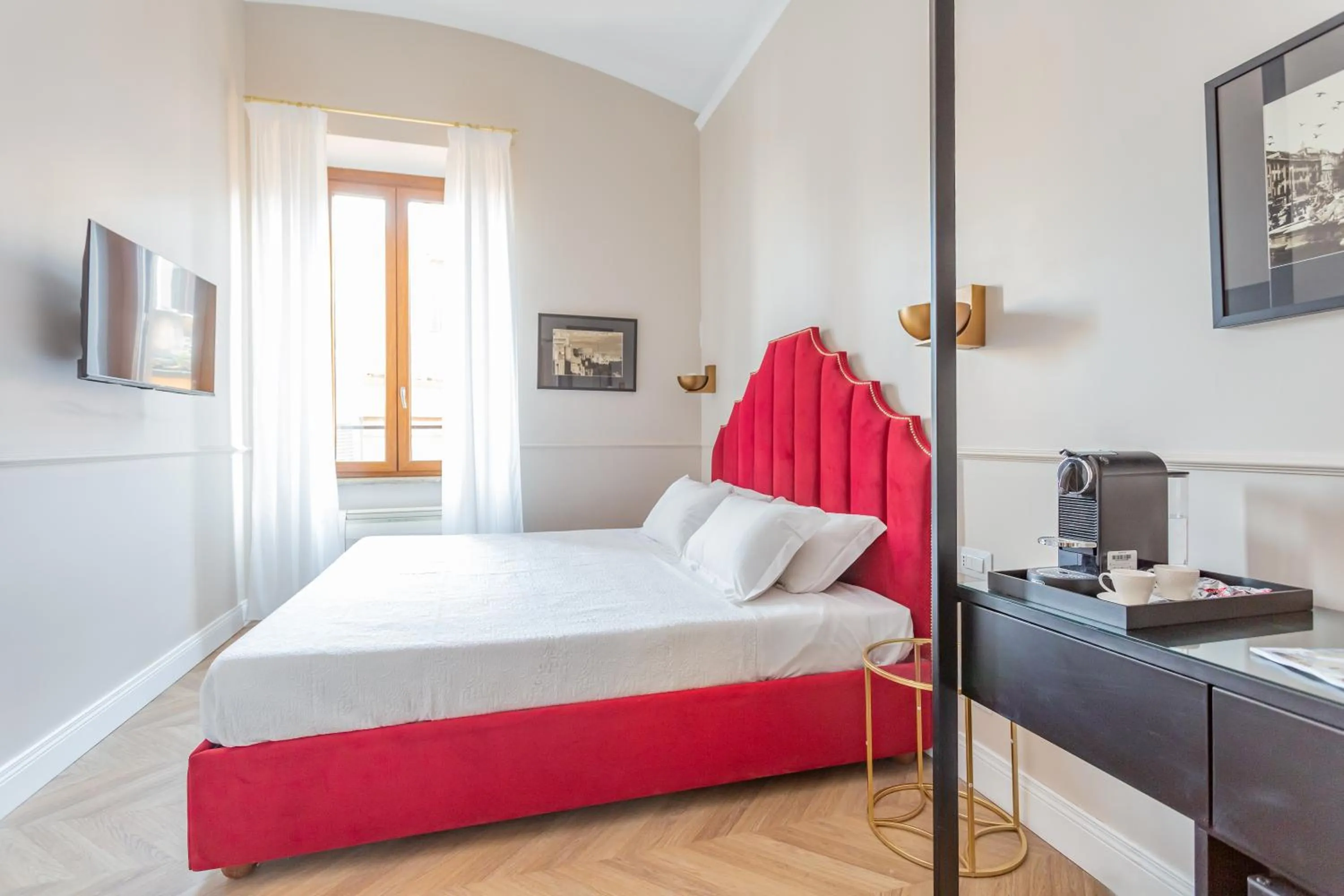 Photo of the whole room, Bed in Daplace - La Mongolfiera Rooms in Navona