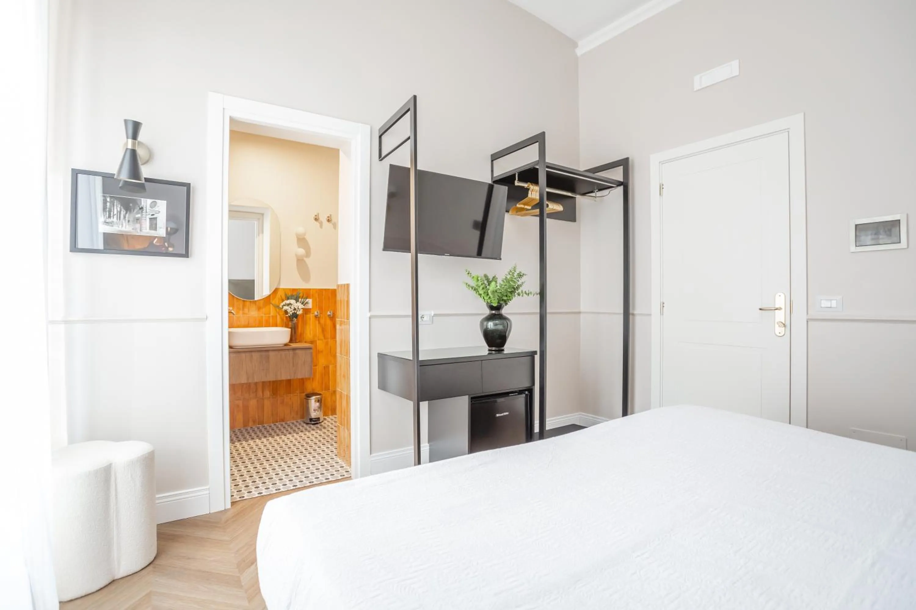 Photo of the whole room, Bed in Daplace - La Mongolfiera Rooms in Navona