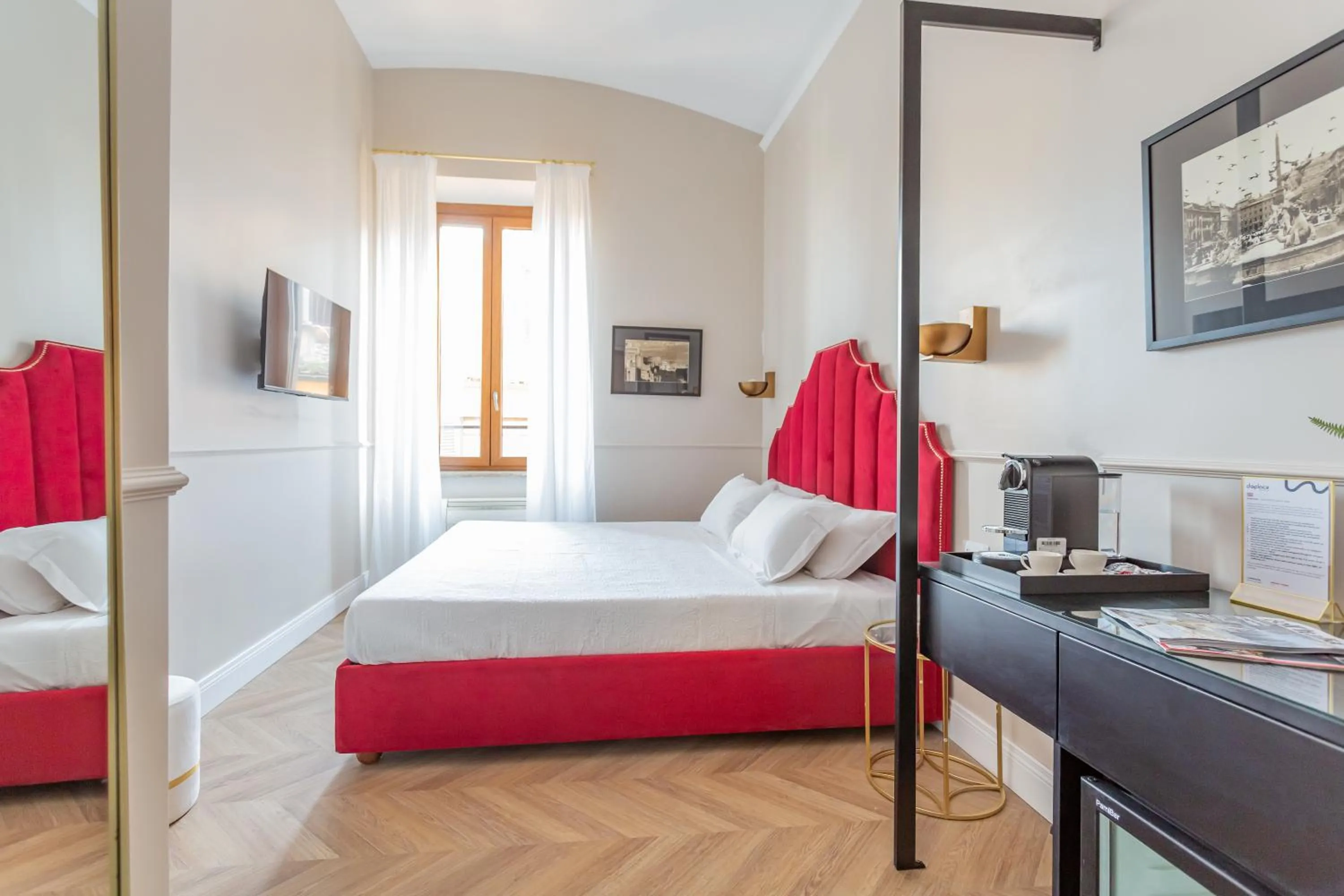 Photo of the whole room, Bed in Daplace - La Mongolfiera Rooms in Navona