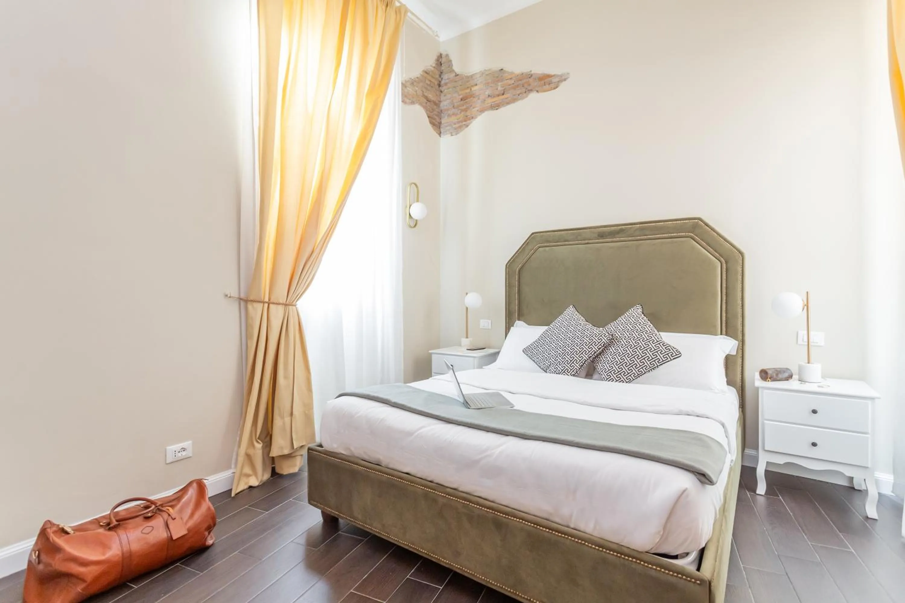 Photo of the whole room, Bed in Daplace - La Mongolfiera Rooms in Navona