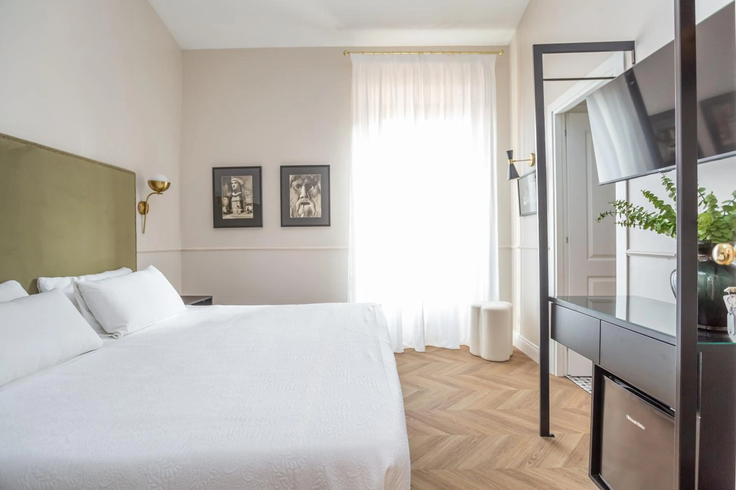 Photo of the whole room, Bed in Daplace - La Mongolfiera Rooms in Navona