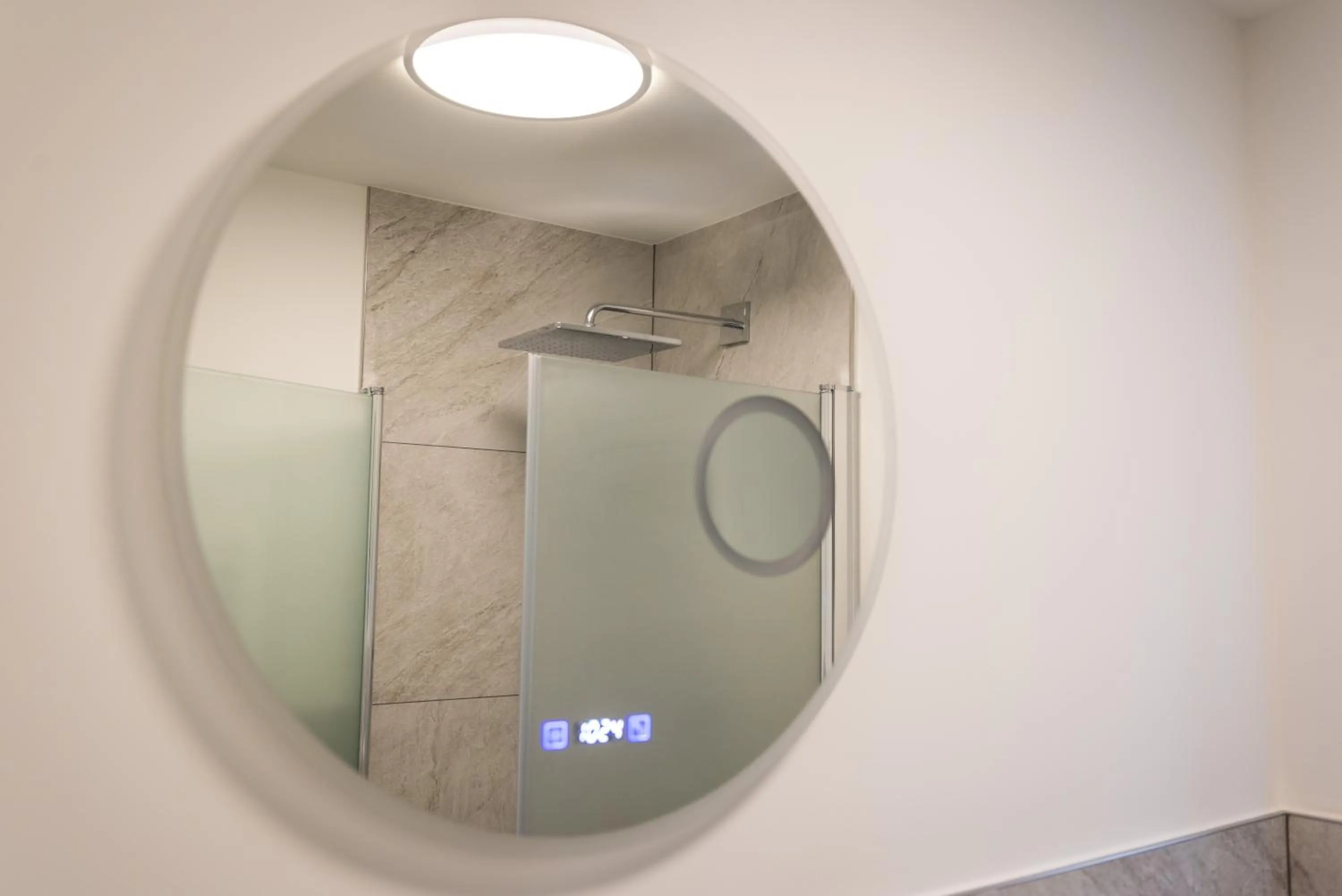 Shower in Terofal Hotel Schliersee - Komplett neu renoviert