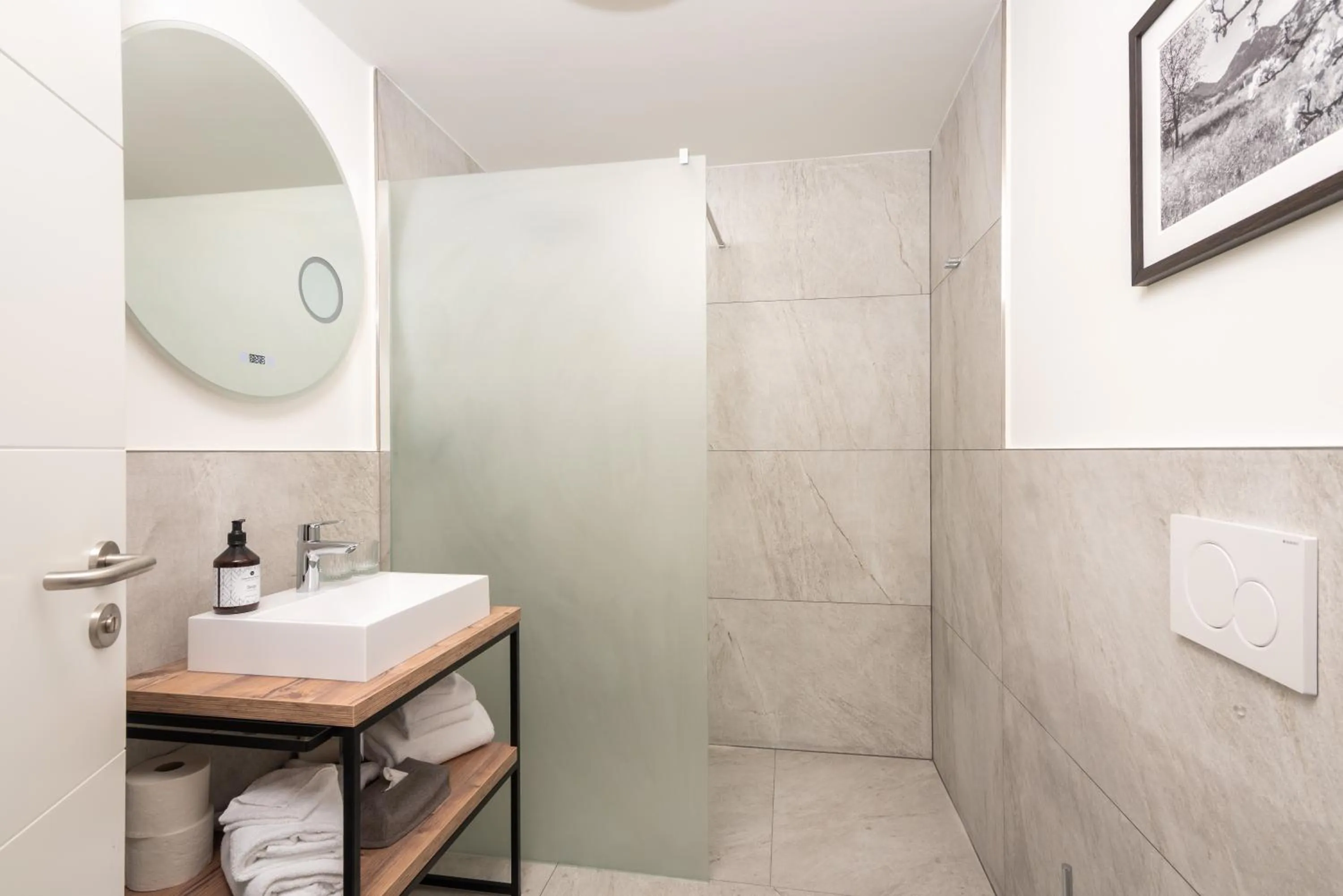 Shower in Terofal Hotel Schliersee - Komplett neu renoviert