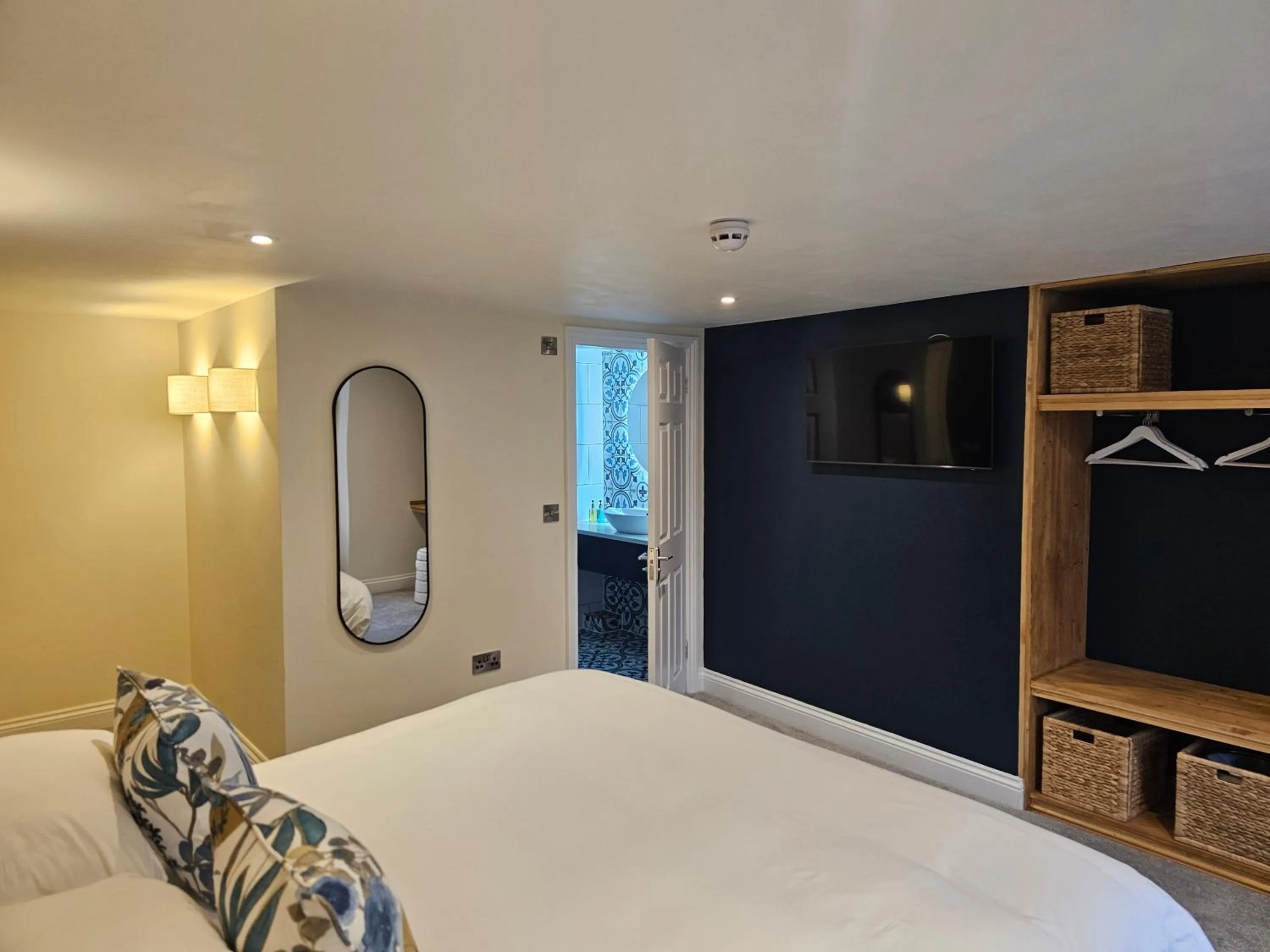 TV and multimedia, Bed in St George's Guest House