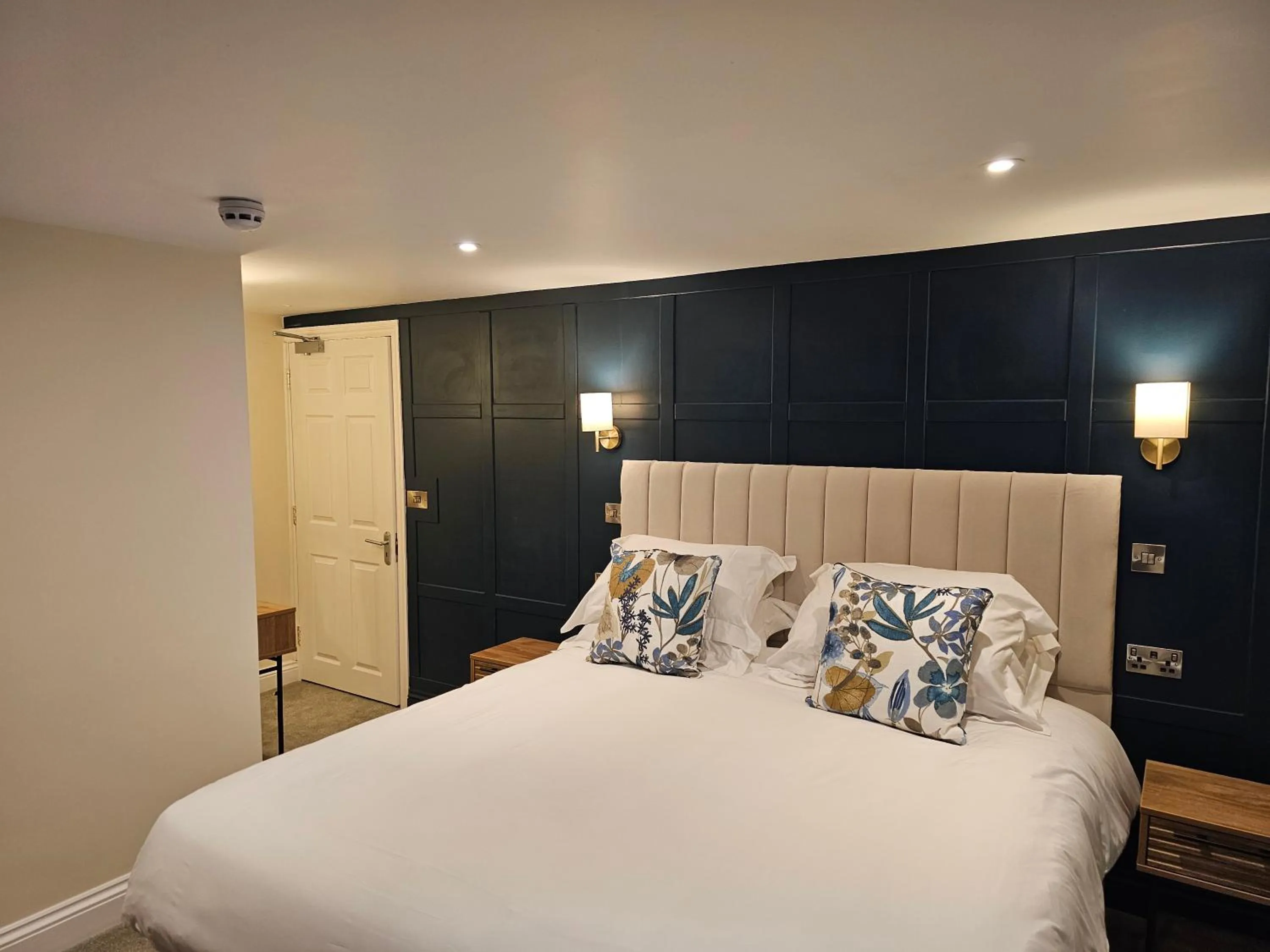 Bedroom, Bed in St George's Guest House