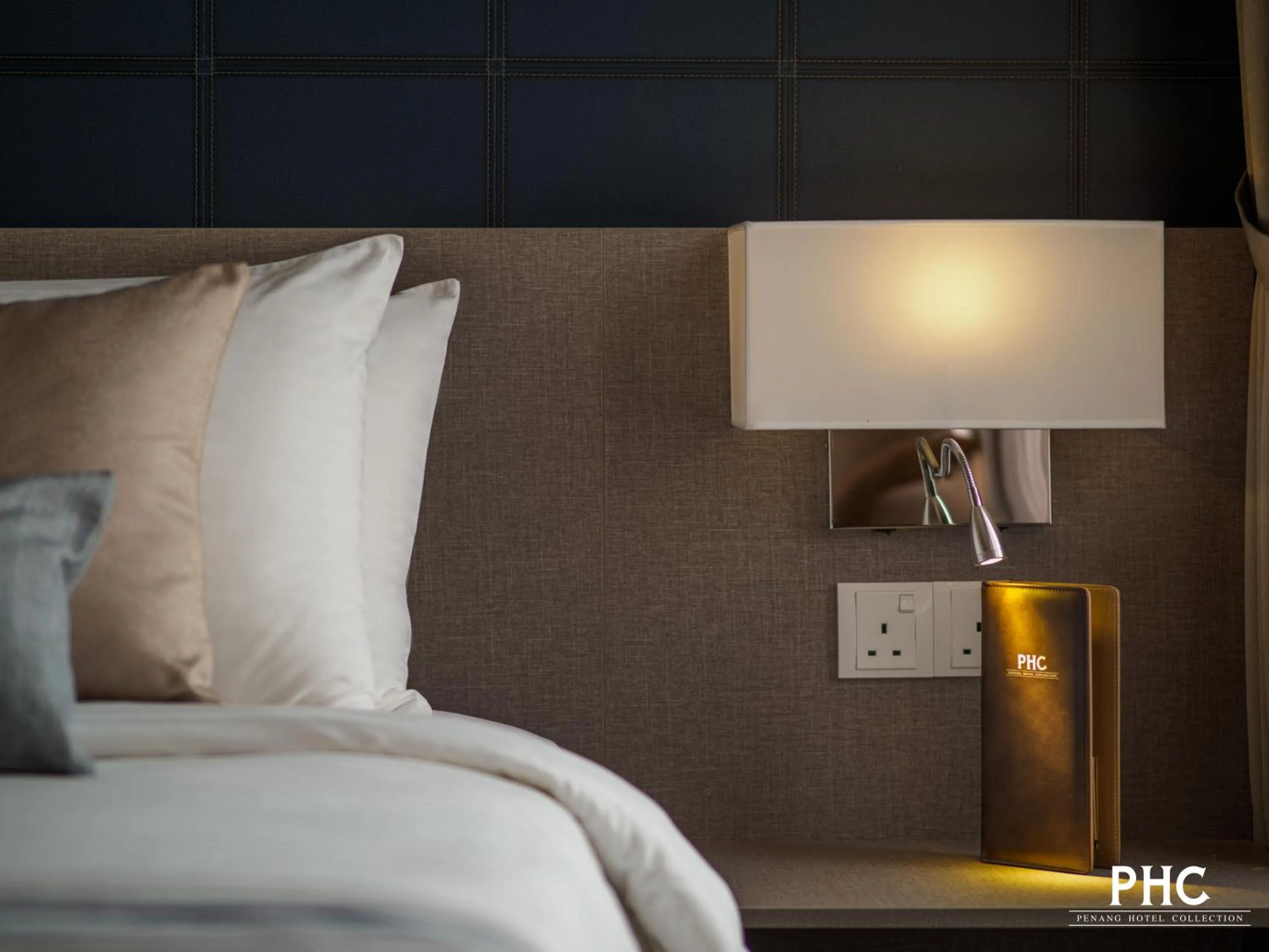 Bed in Hutton Suite Hotel Managed by The Ascott Limited