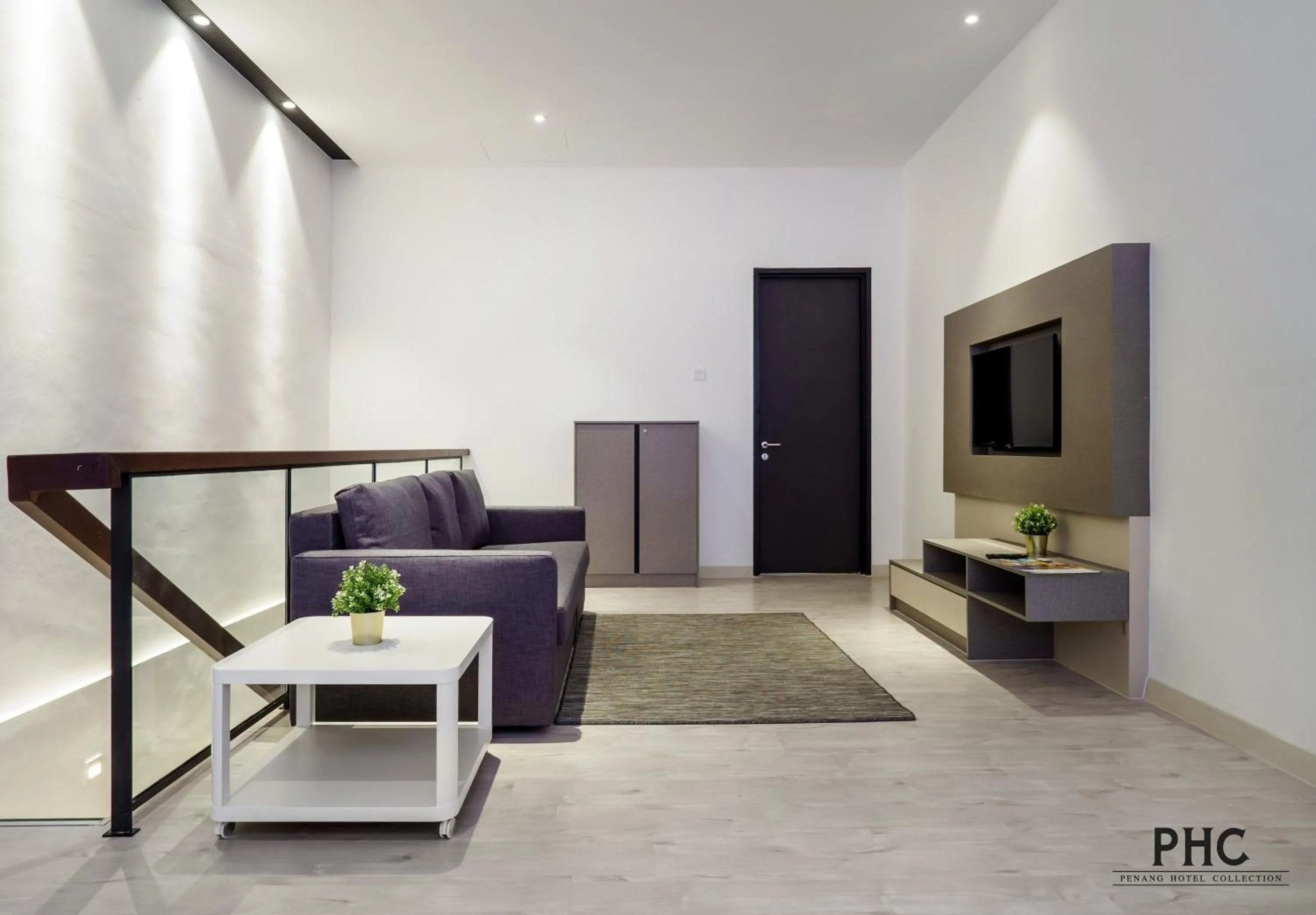 Living room in Hutton Suite Hotel Managed by The Ascott Limited