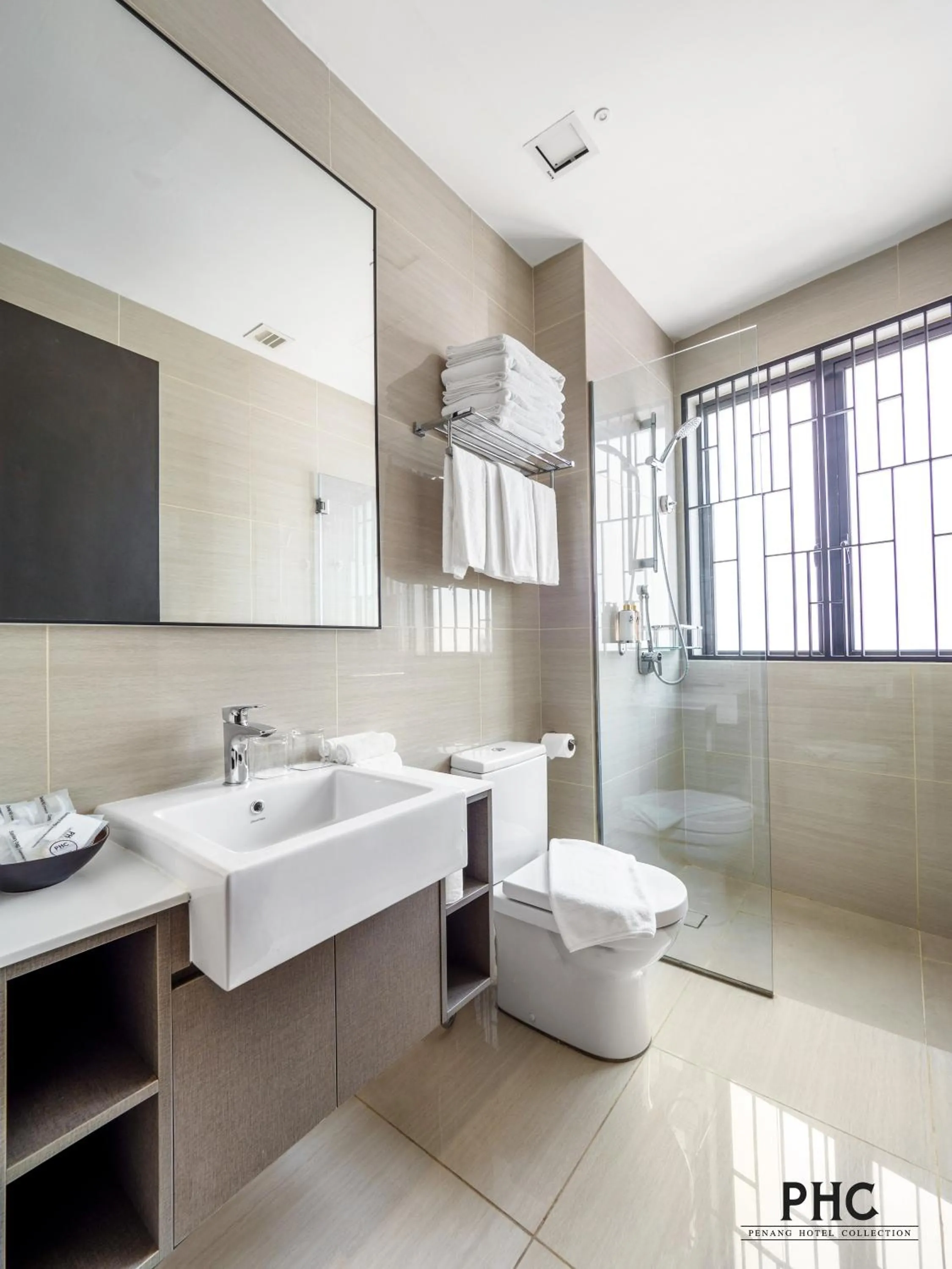 Toilet in Hutton Suite Hotel Managed by The Ascott Limited