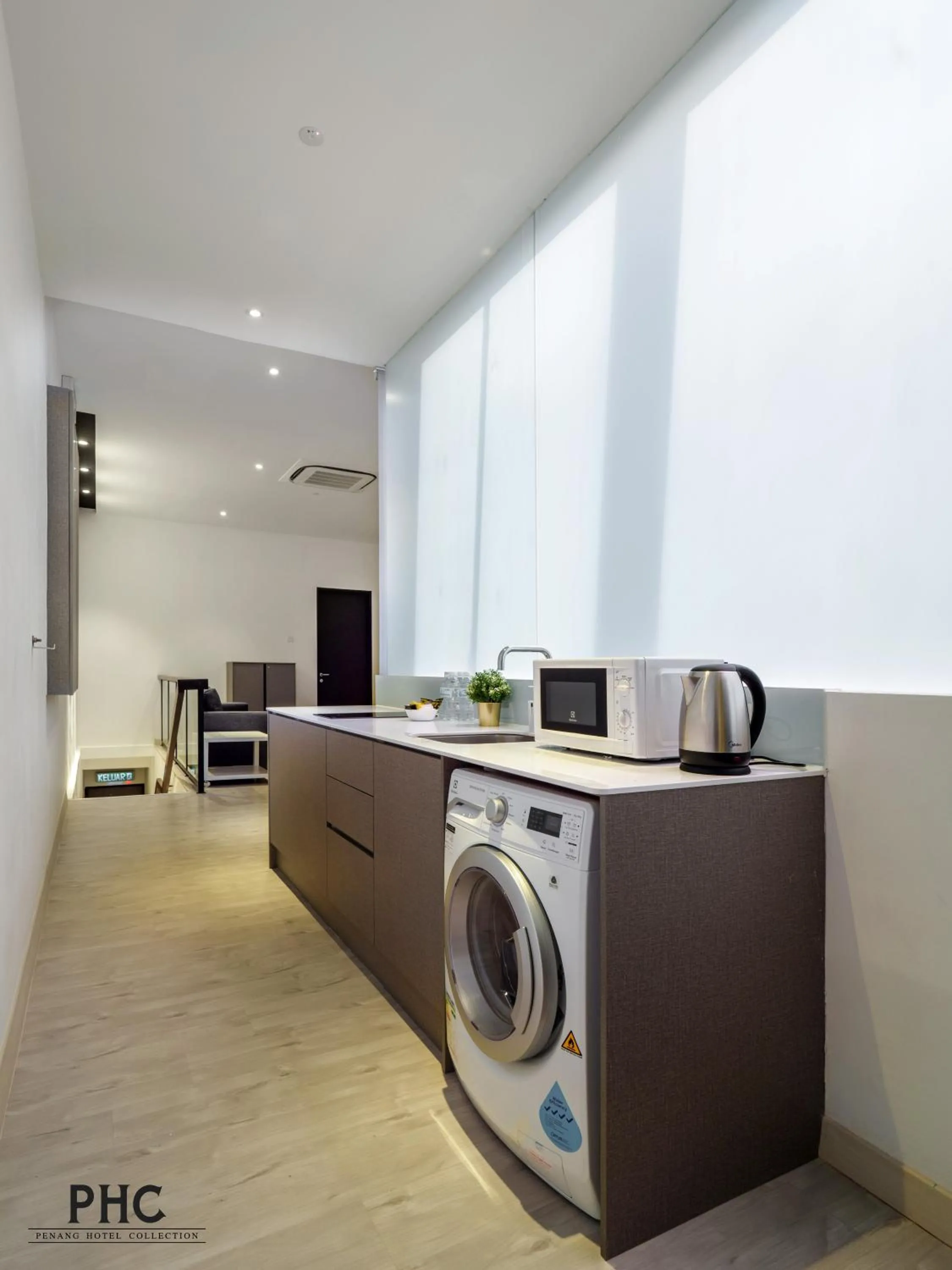 Area and facilities in Hutton Suite Hotel Managed by The Ascott Limited