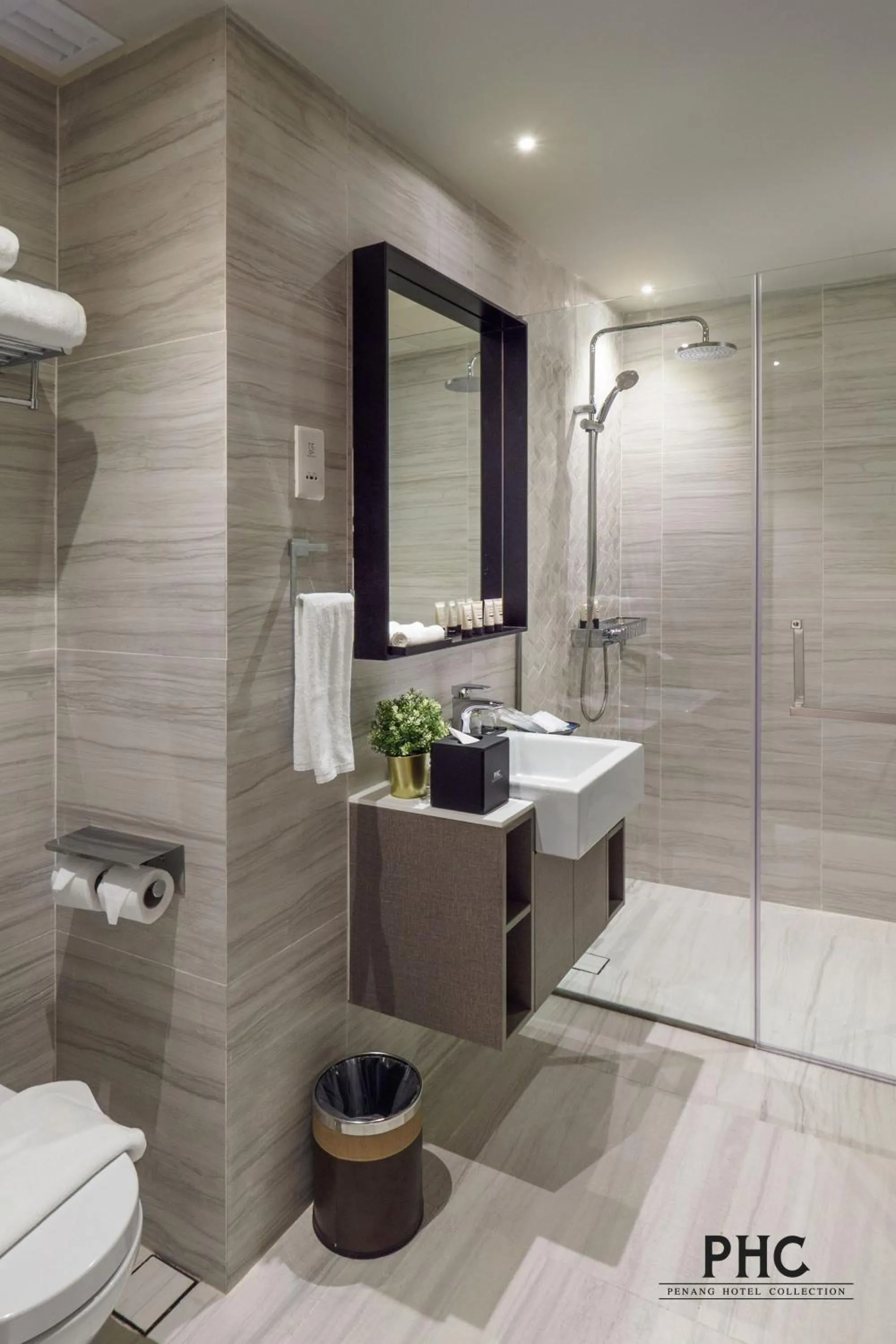 Bathroom in Hutton Suite Hotel Managed by The Ascott Limited