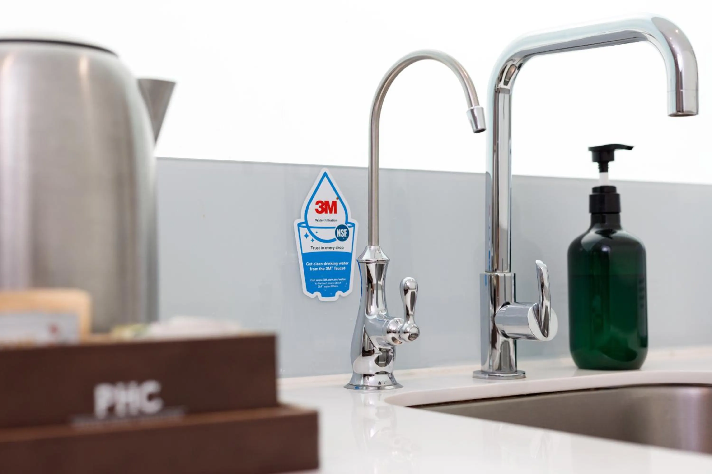 Coffee/tea facilities in Hutton Suite Hotel Managed by The Ascott Limited