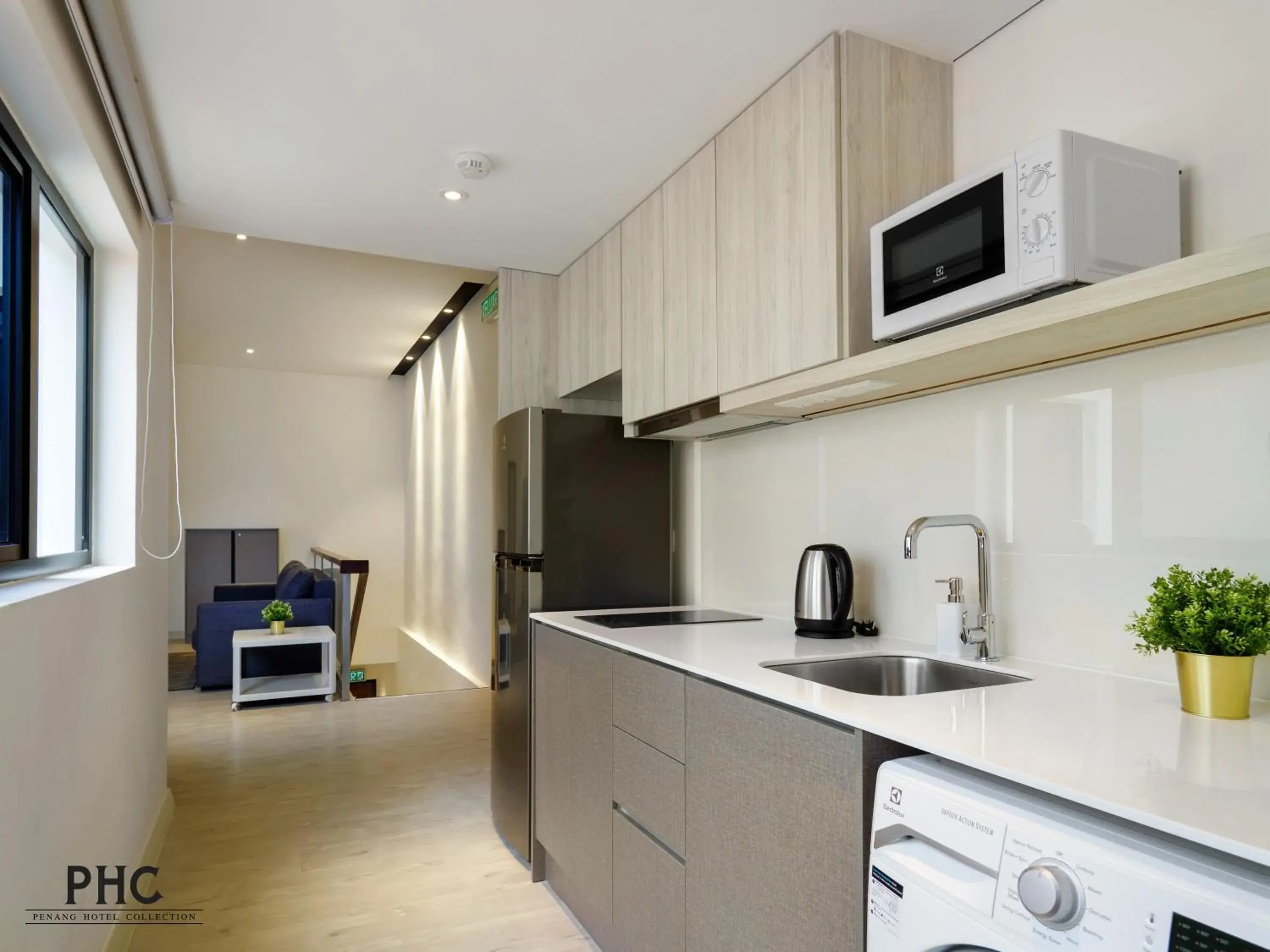 Kitchen or kitchenette, Kitchen/Kitchenette in Macallum Central Hotel by PHC