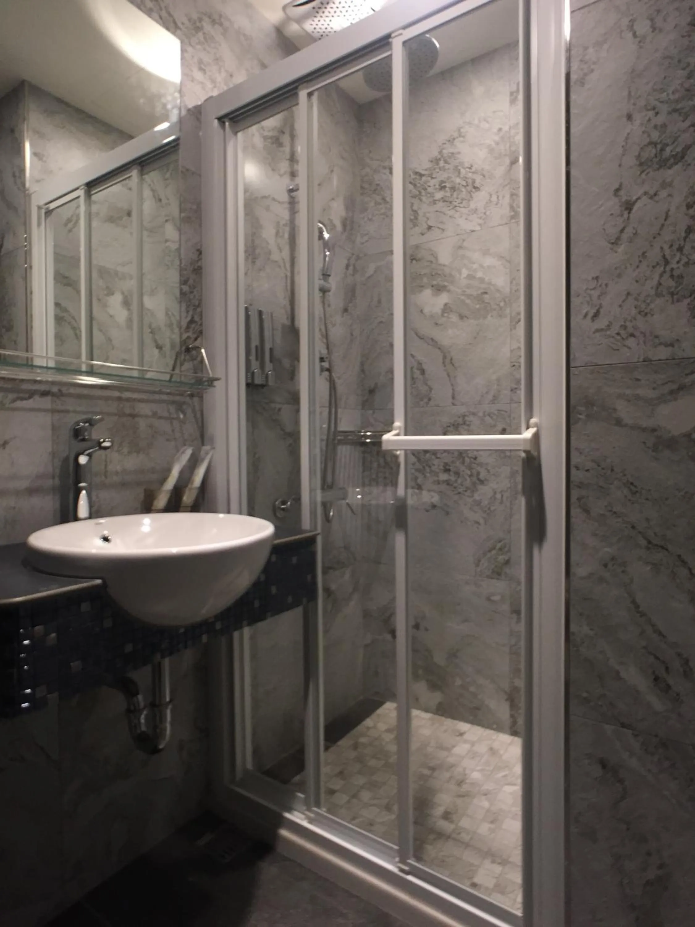 Bathroom in Ueno Hirokoji 428