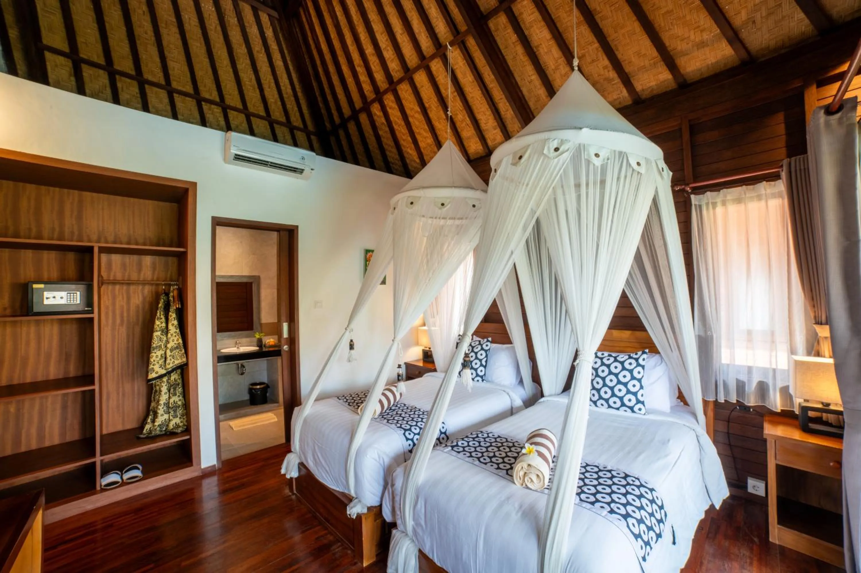 Property building, Bed in D'Puncak Villas Lembongan