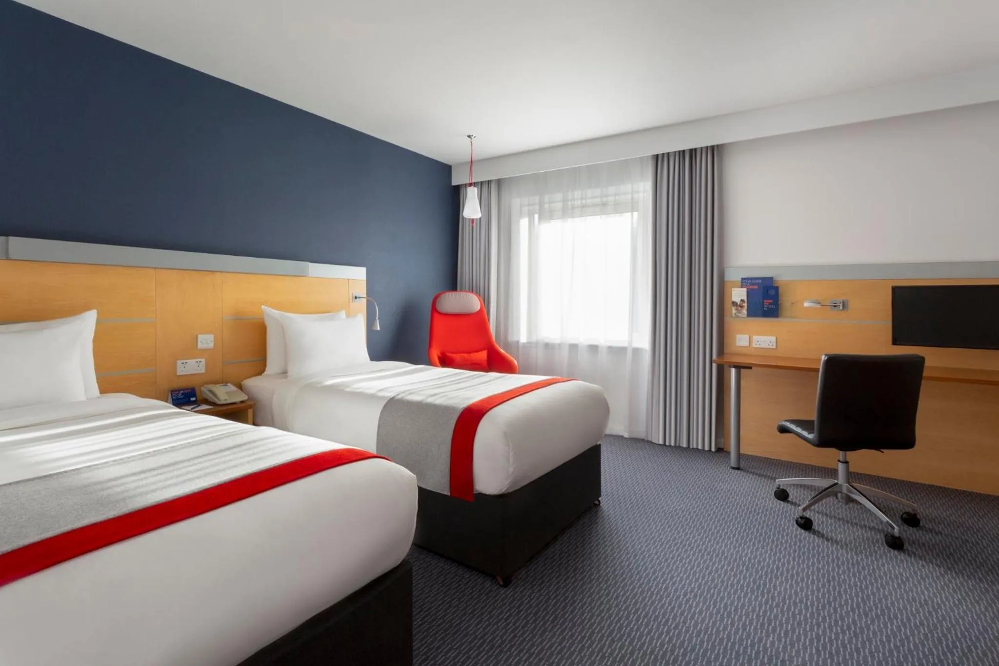 Photo of the whole room, Bed in Holiday Inn Express Birmingham Redditch by IHG