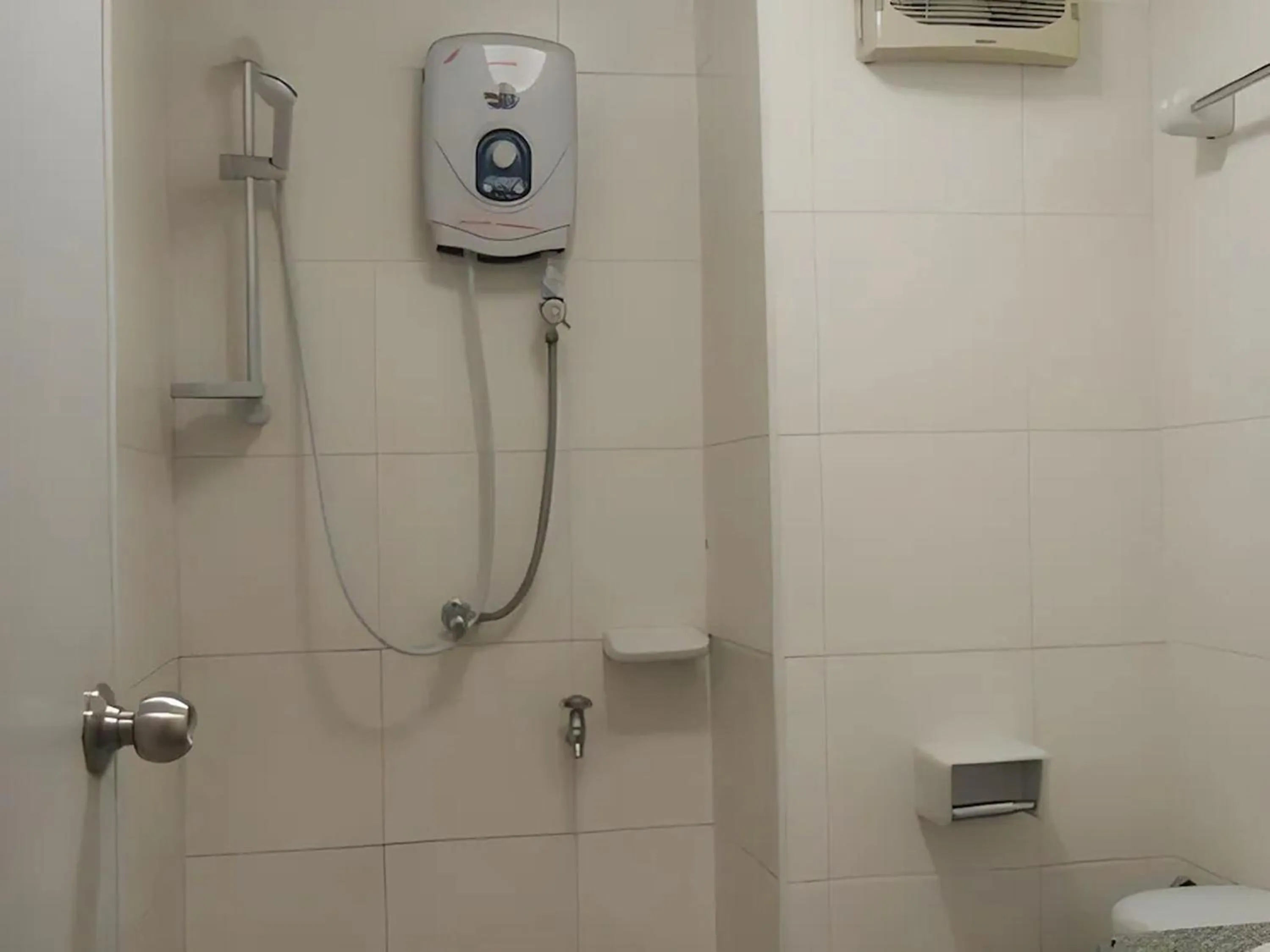 Shower in Ban Wiang Guest House