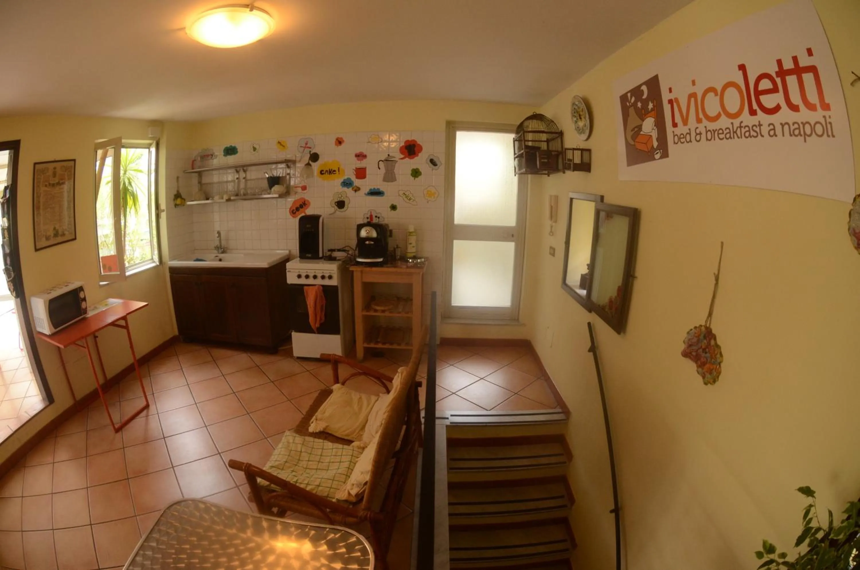 Communal lounge/ TV room in Bed and Breakfast I Vicoletti Di Napoli