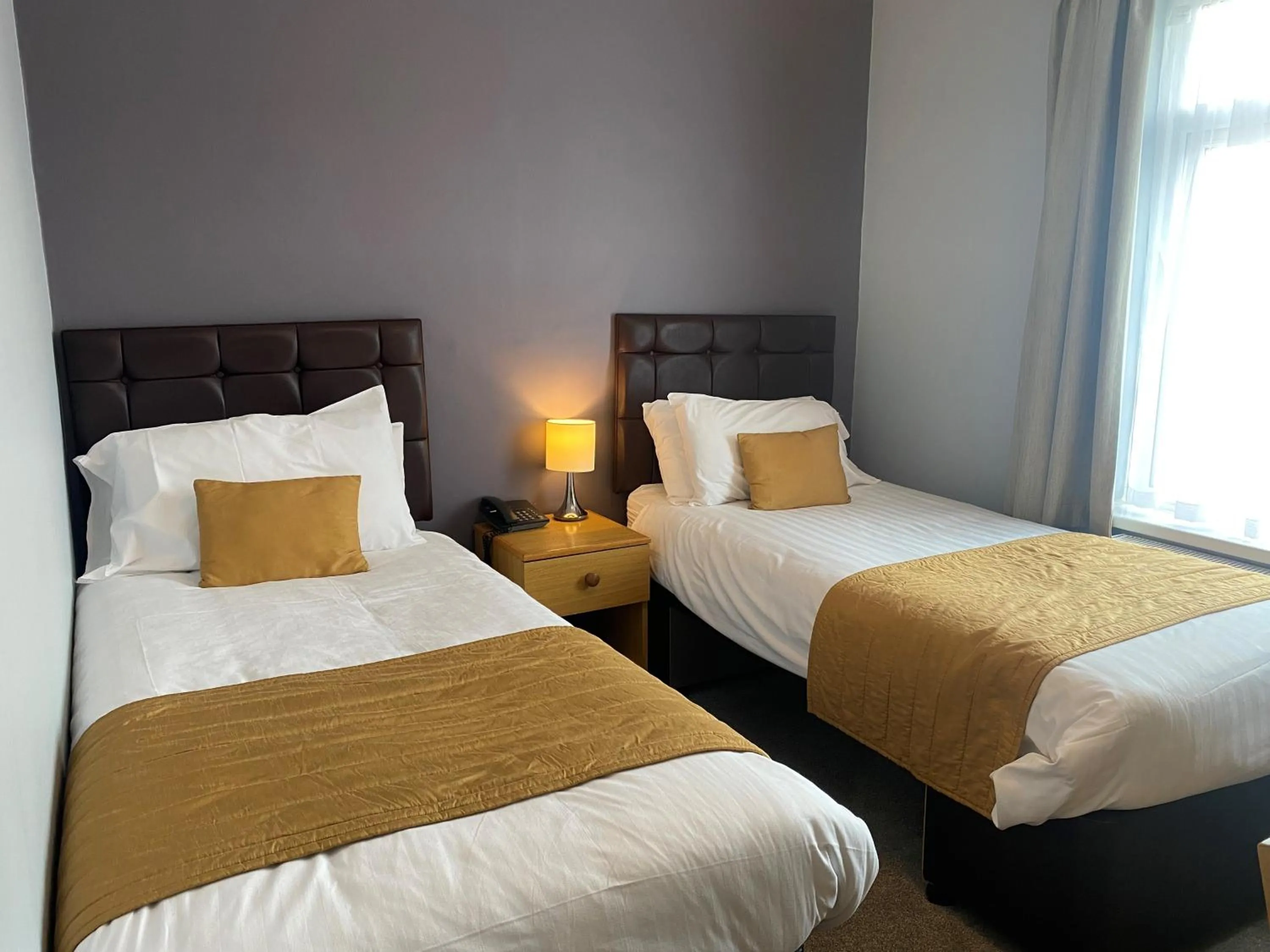 Bedroom, Bed in Exeter Court Hotel