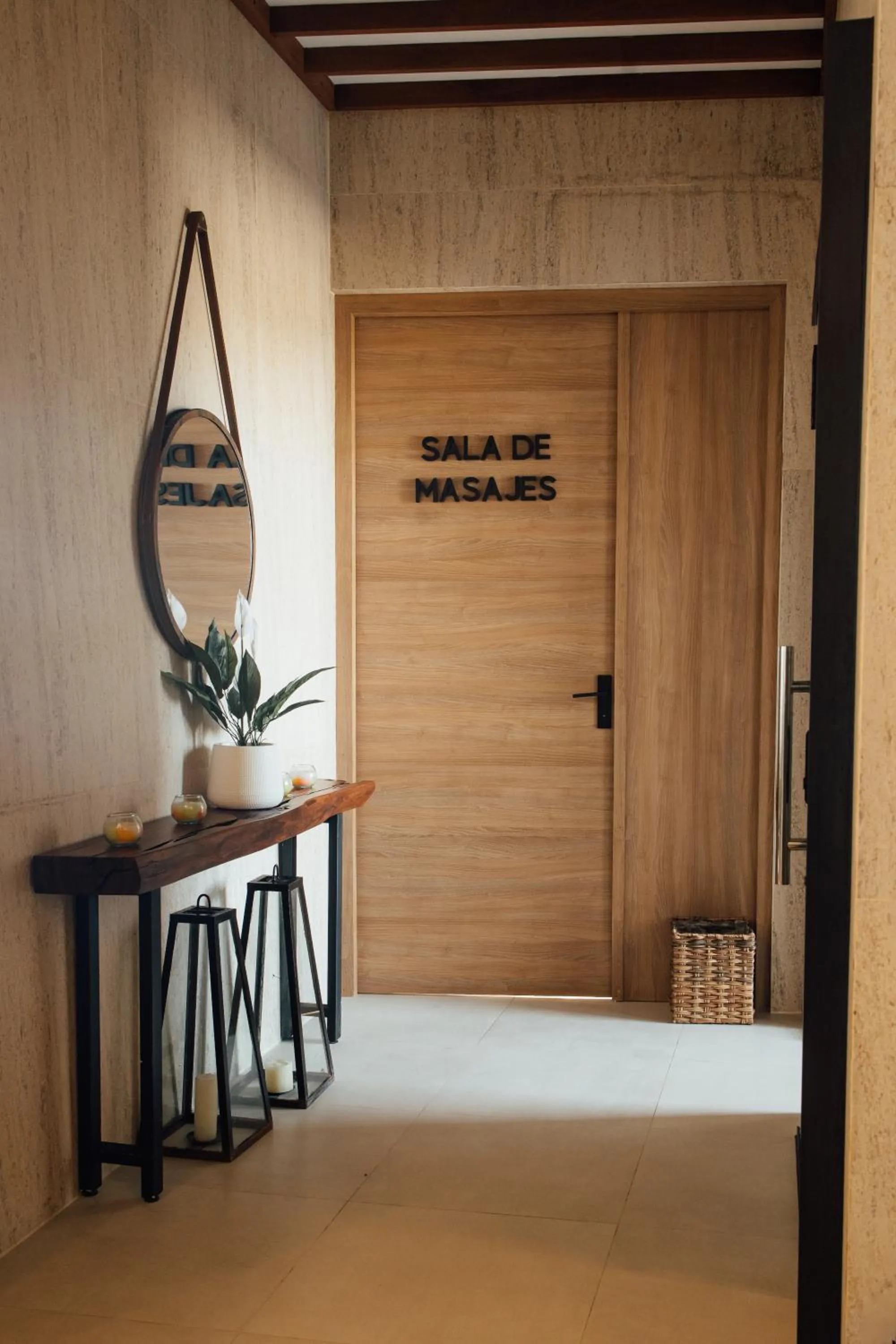 Massage in Hotel de Sal Luna Salada