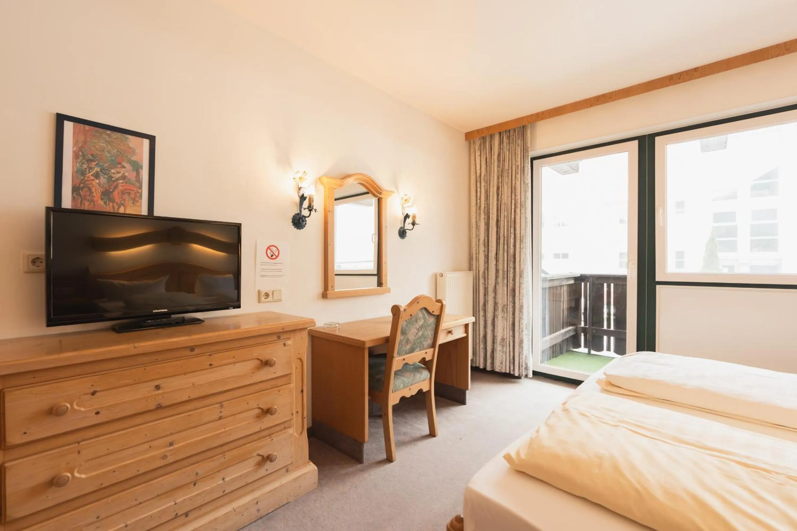 TV and multimedia, Bed in Hotel Gruberhof Innsbruck Igls B&B