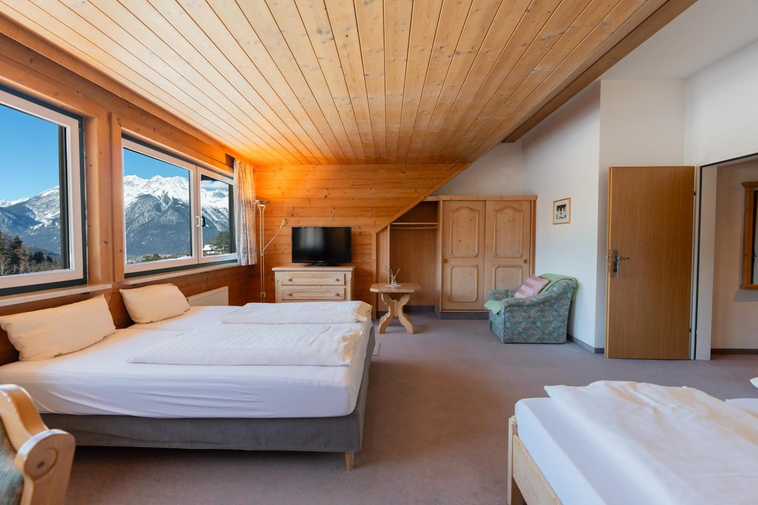 Bed in Hotel Gruberhof Innsbruck Igls B&B