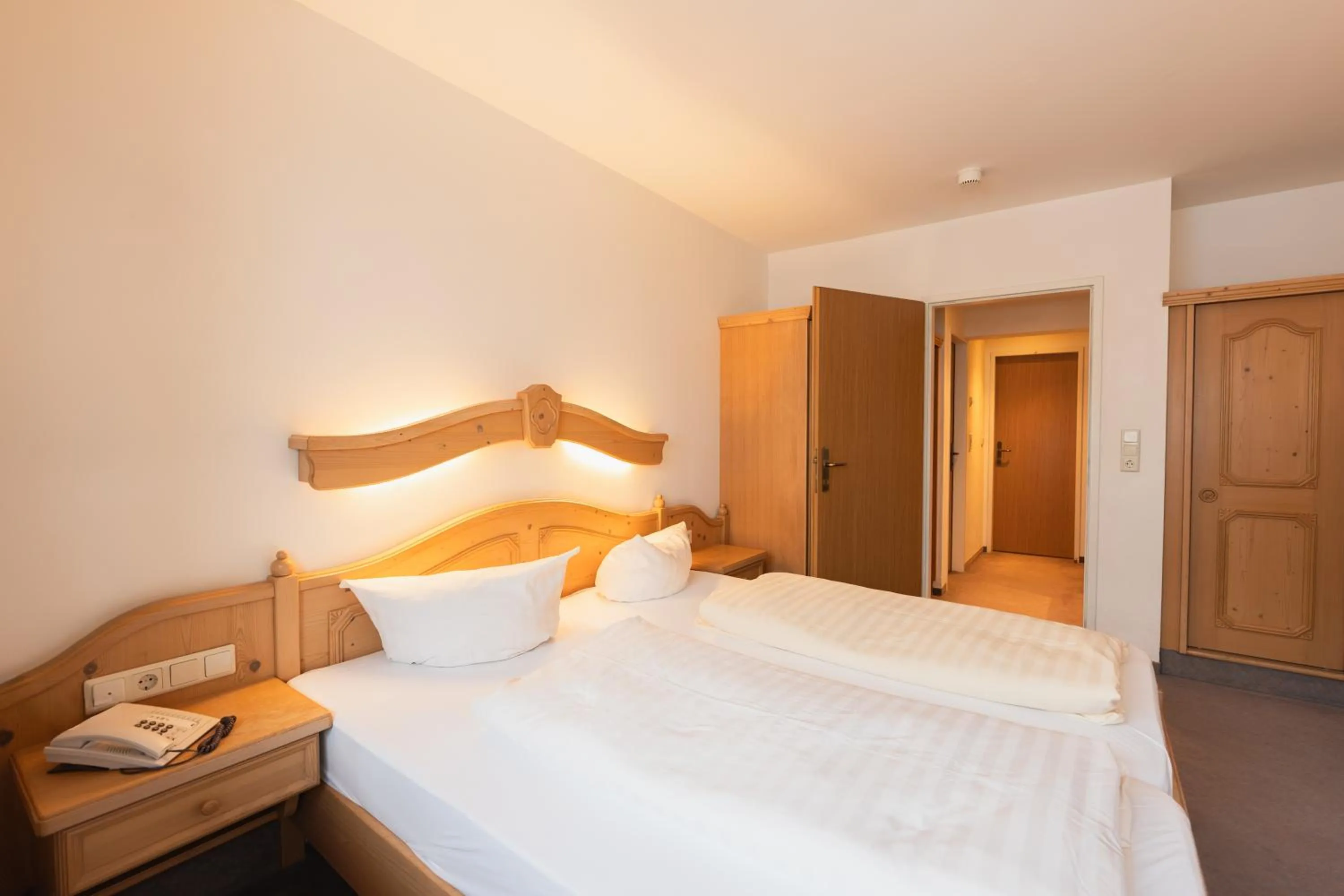 Bed in Hotel Gruberhof Innsbruck Igls B&B