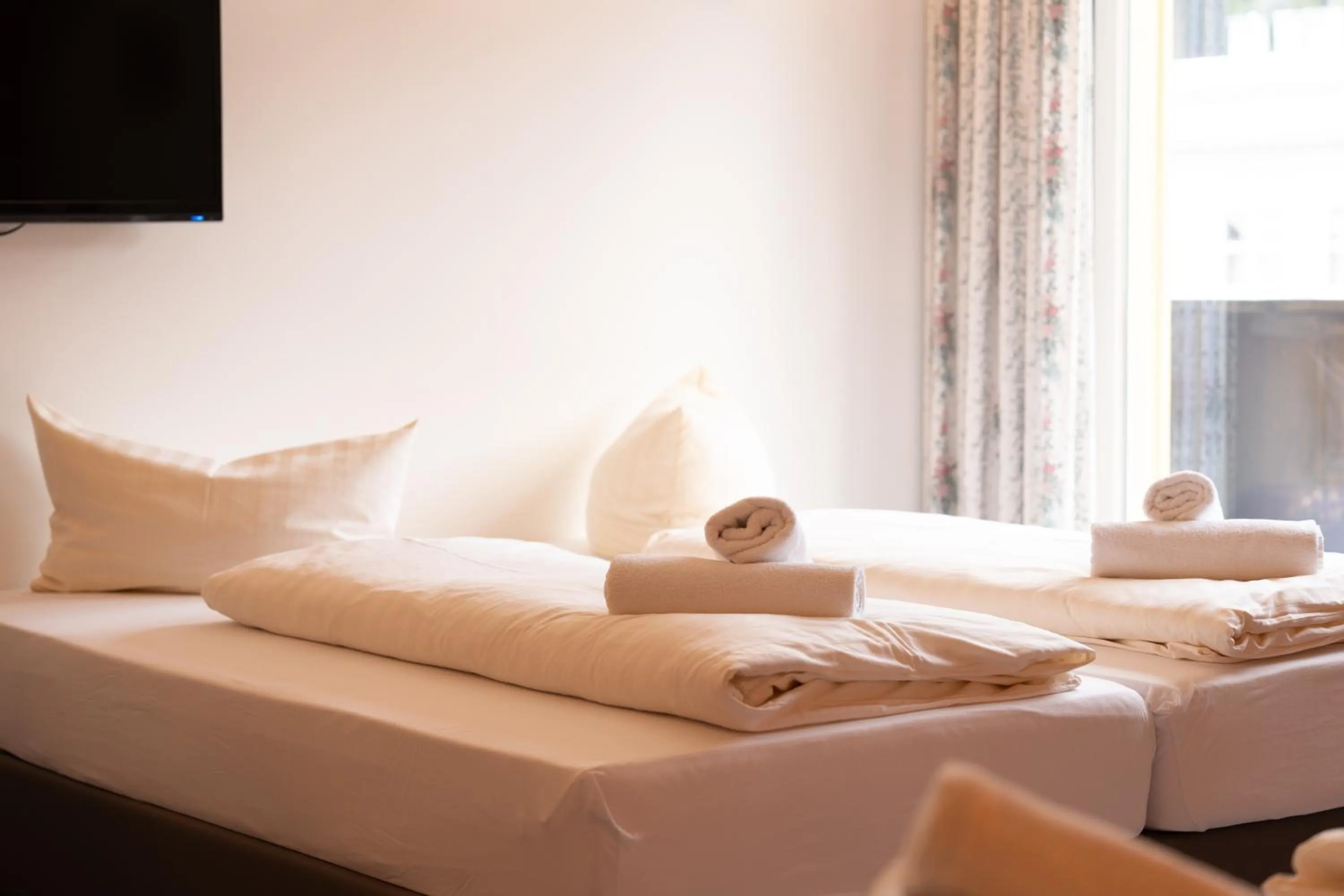 Bed in Hotel Gruberhof Innsbruck Igls B&B