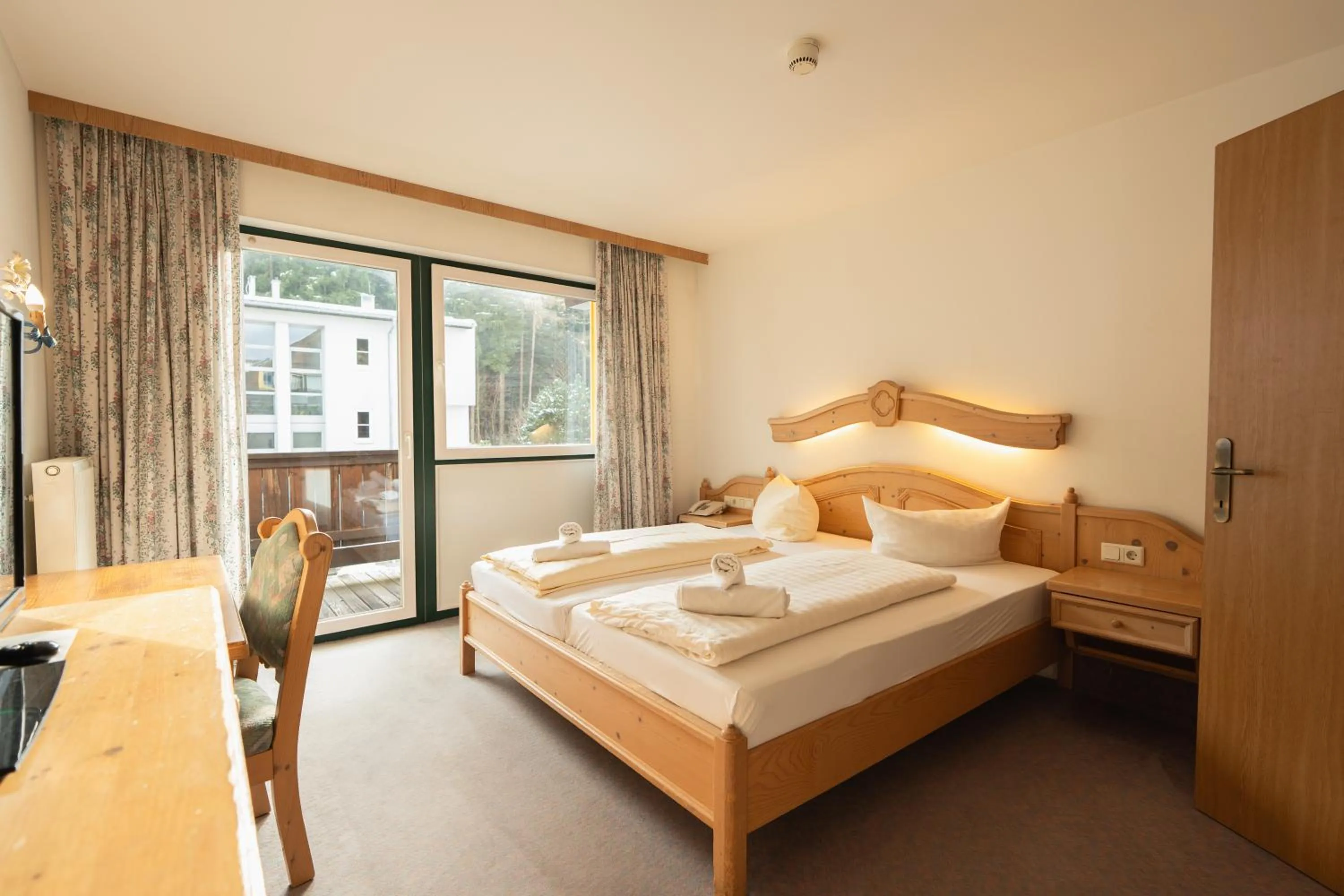 Bed in Hotel Gruberhof Innsbruck Igls B&B