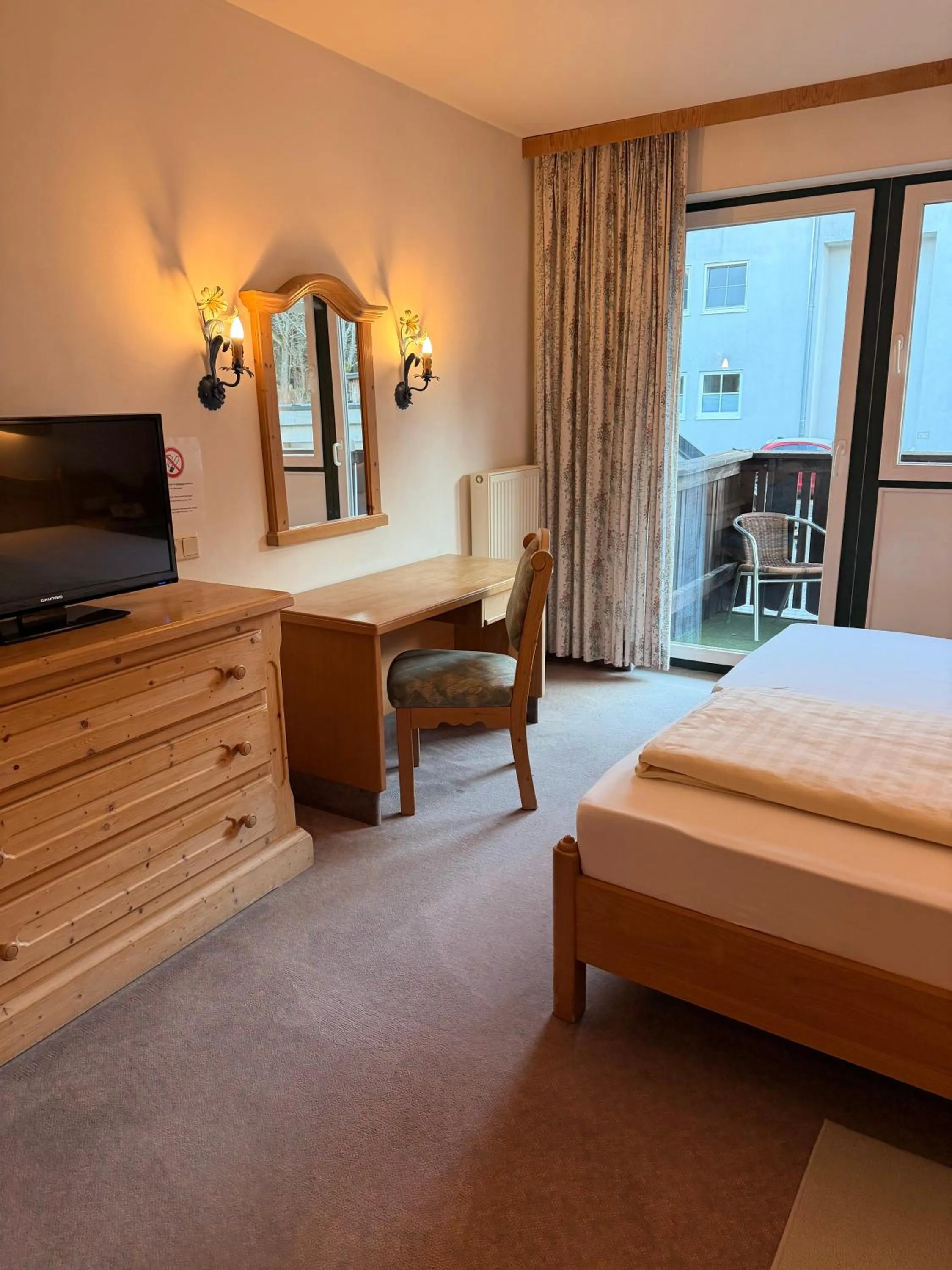 Bed in Hotel Gruberhof Innsbruck Igls B&B