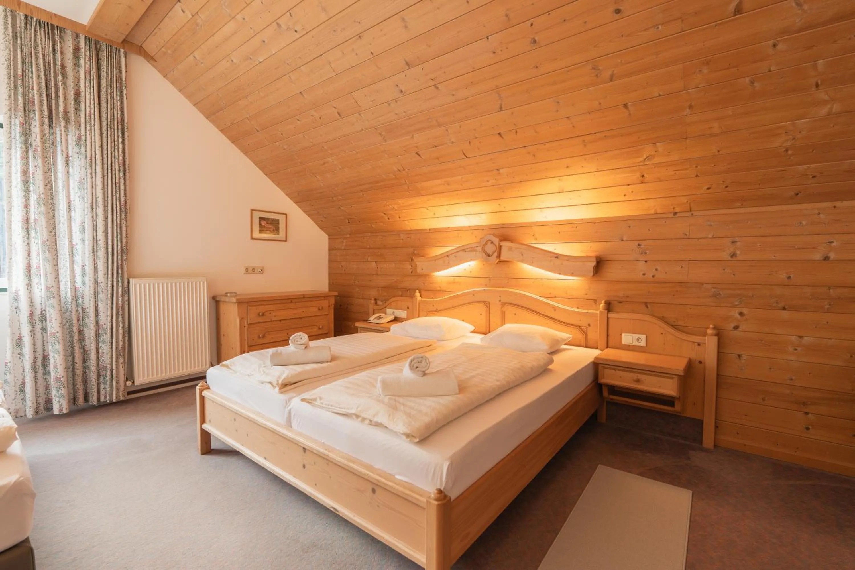 Bed in Hotel Gruberhof Innsbruck Igls B&B