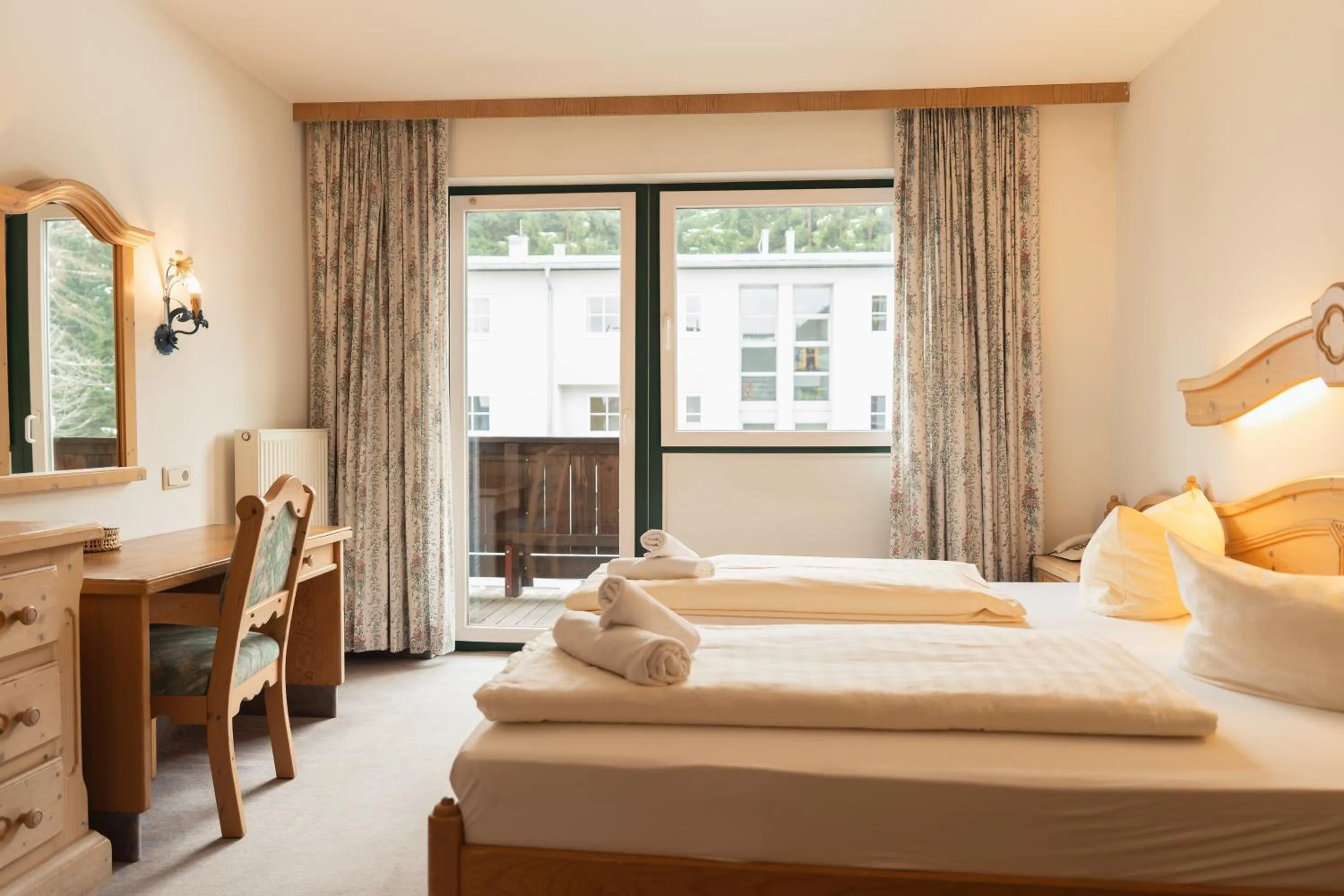 Bed in Hotel Gruberhof Innsbruck Igls B&B