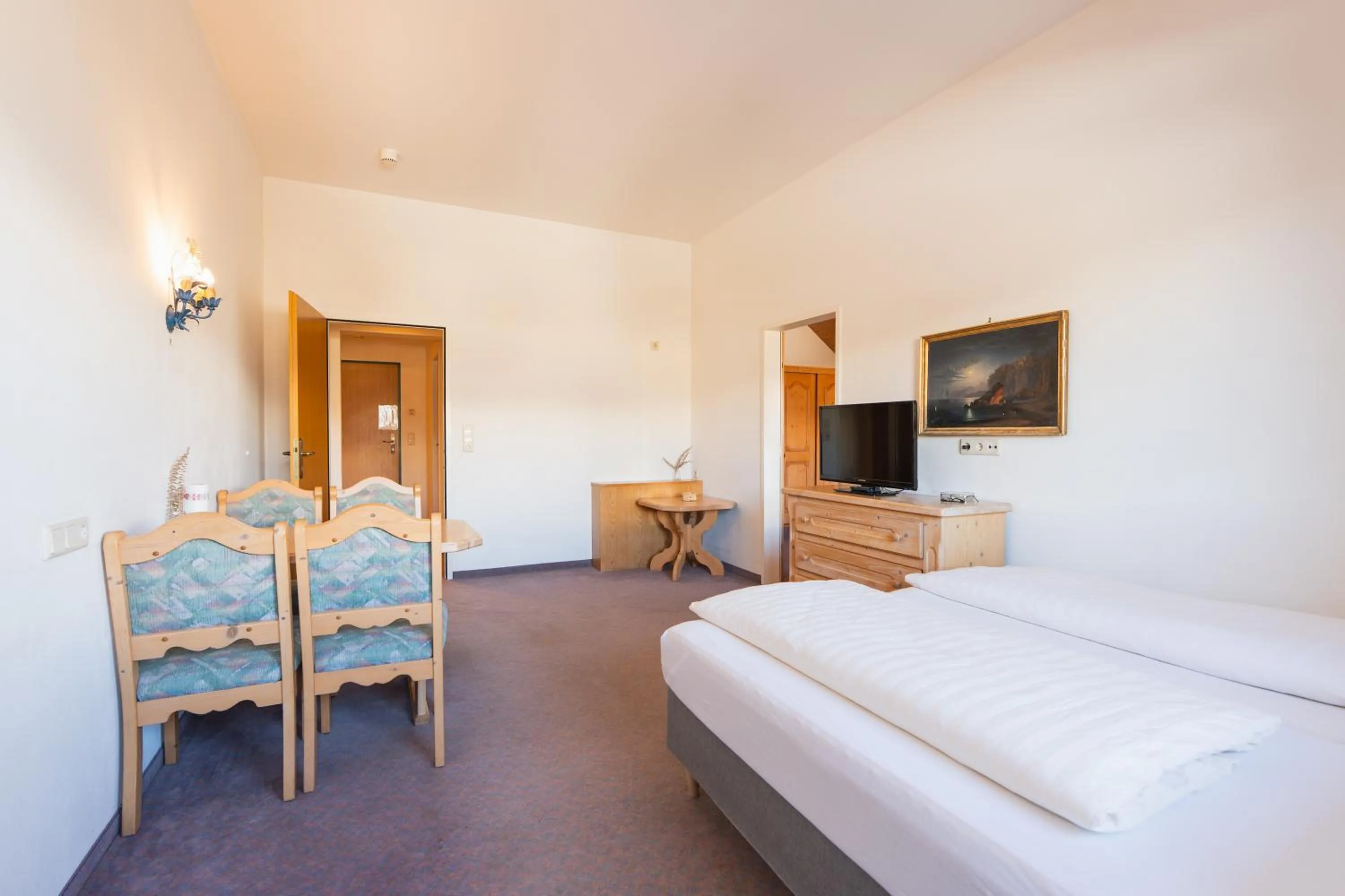 Bed in Hotel Gruberhof Innsbruck Igls B&B