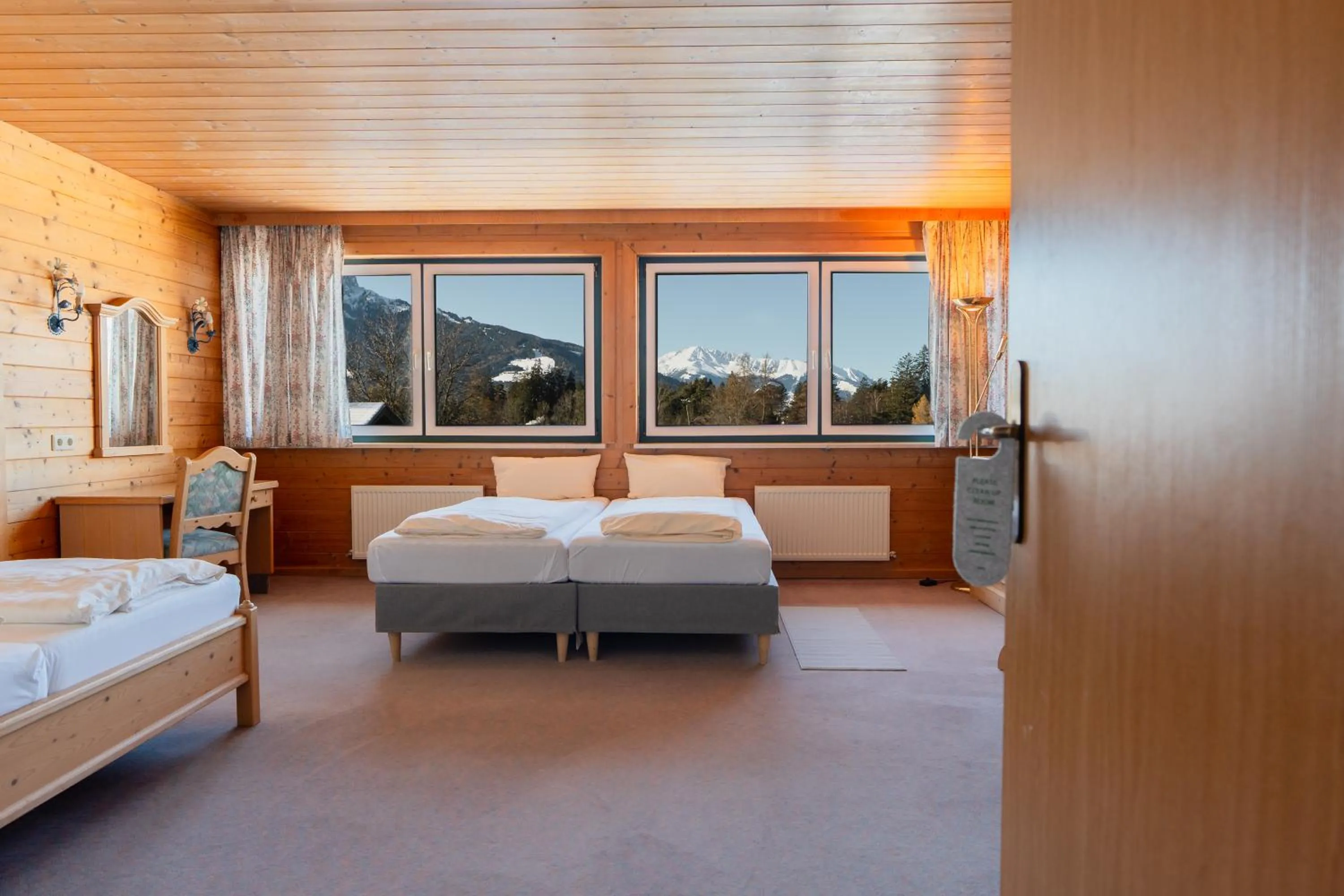 Bed in Hotel Gruberhof Innsbruck Igls B&B