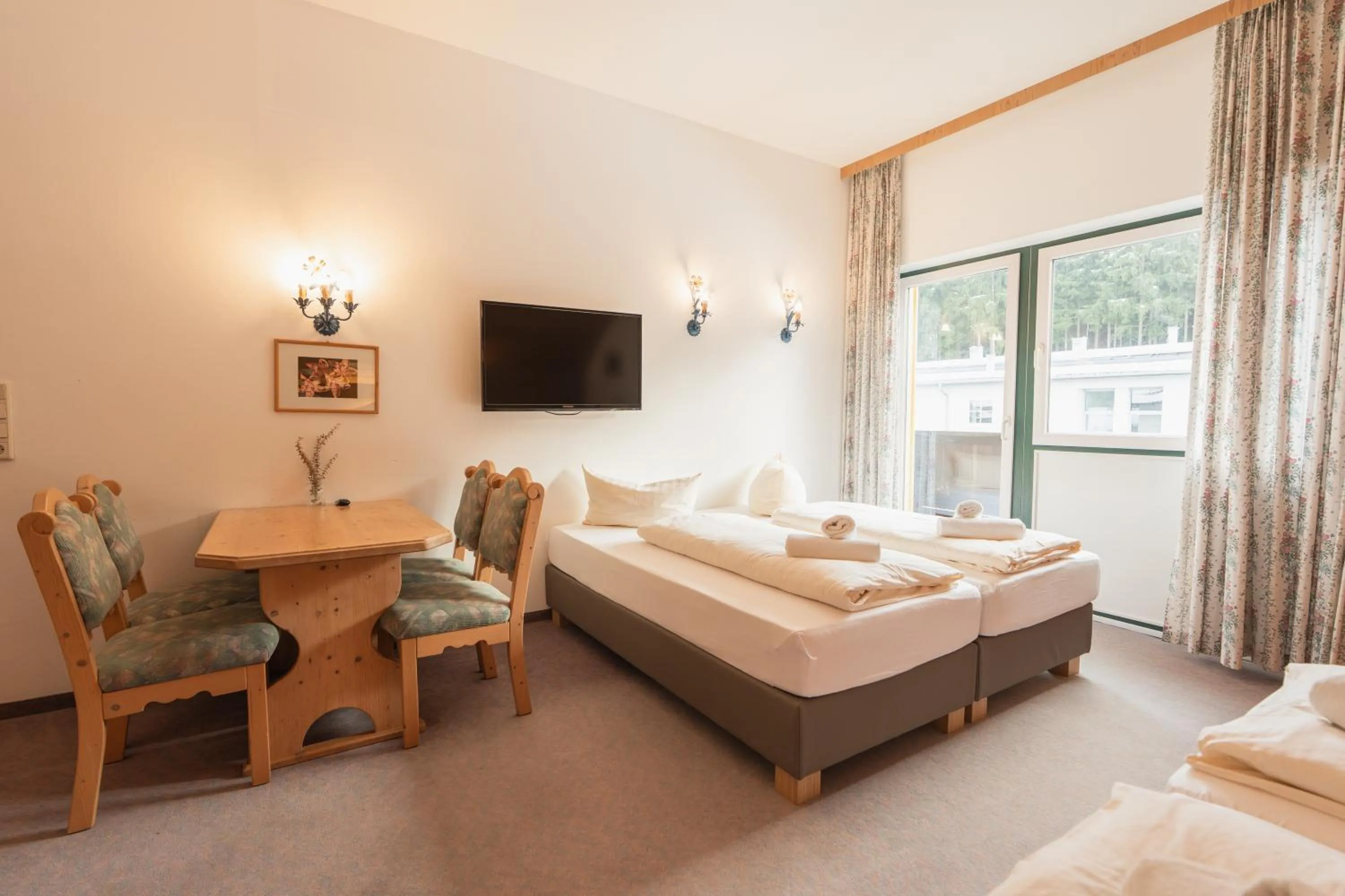 Bed in Hotel Gruberhof Innsbruck Igls B&B