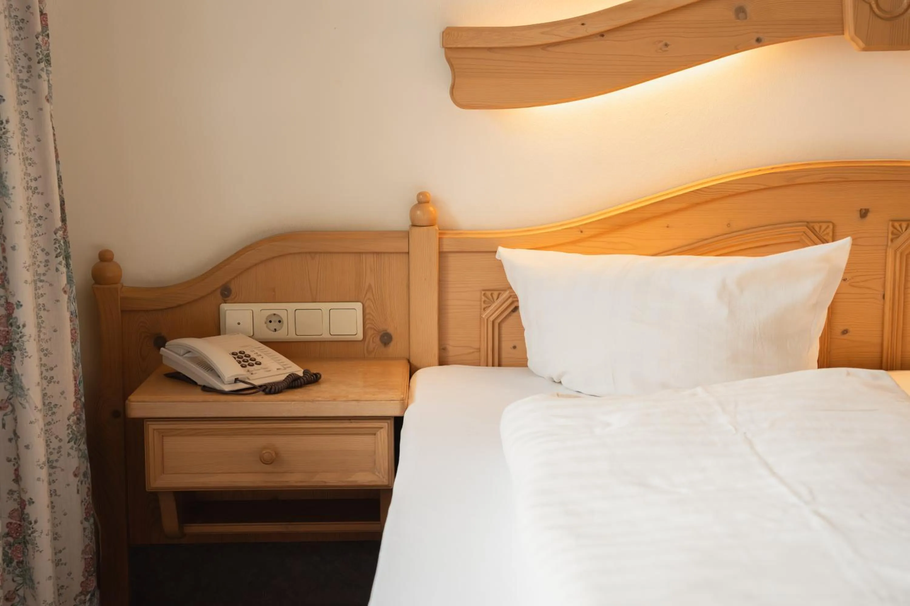 Bed in Hotel Gruberhof Innsbruck Igls B&B