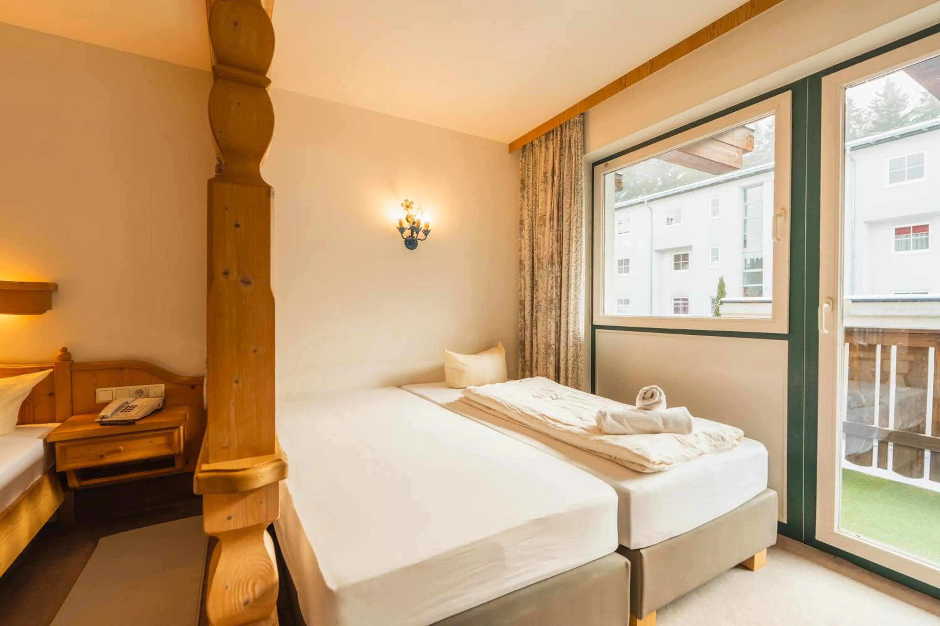 Bed in Hotel Gruberhof Innsbruck Igls B&B