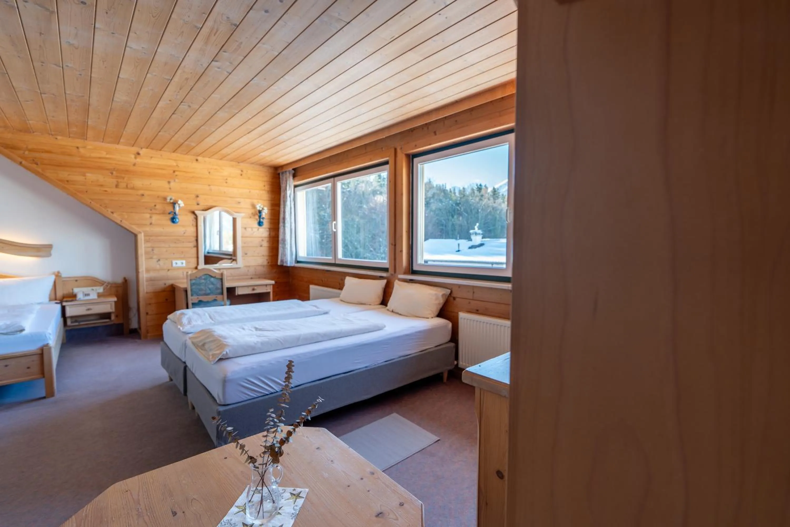 Bed in Hotel Gruberhof Innsbruck Igls B&B