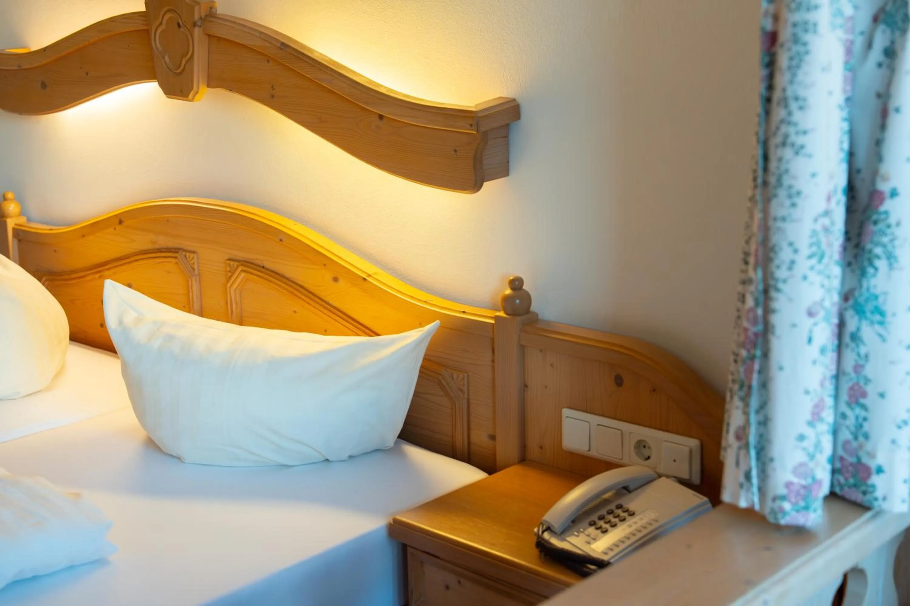 Bed in Hotel Gruberhof Innsbruck Igls B&B