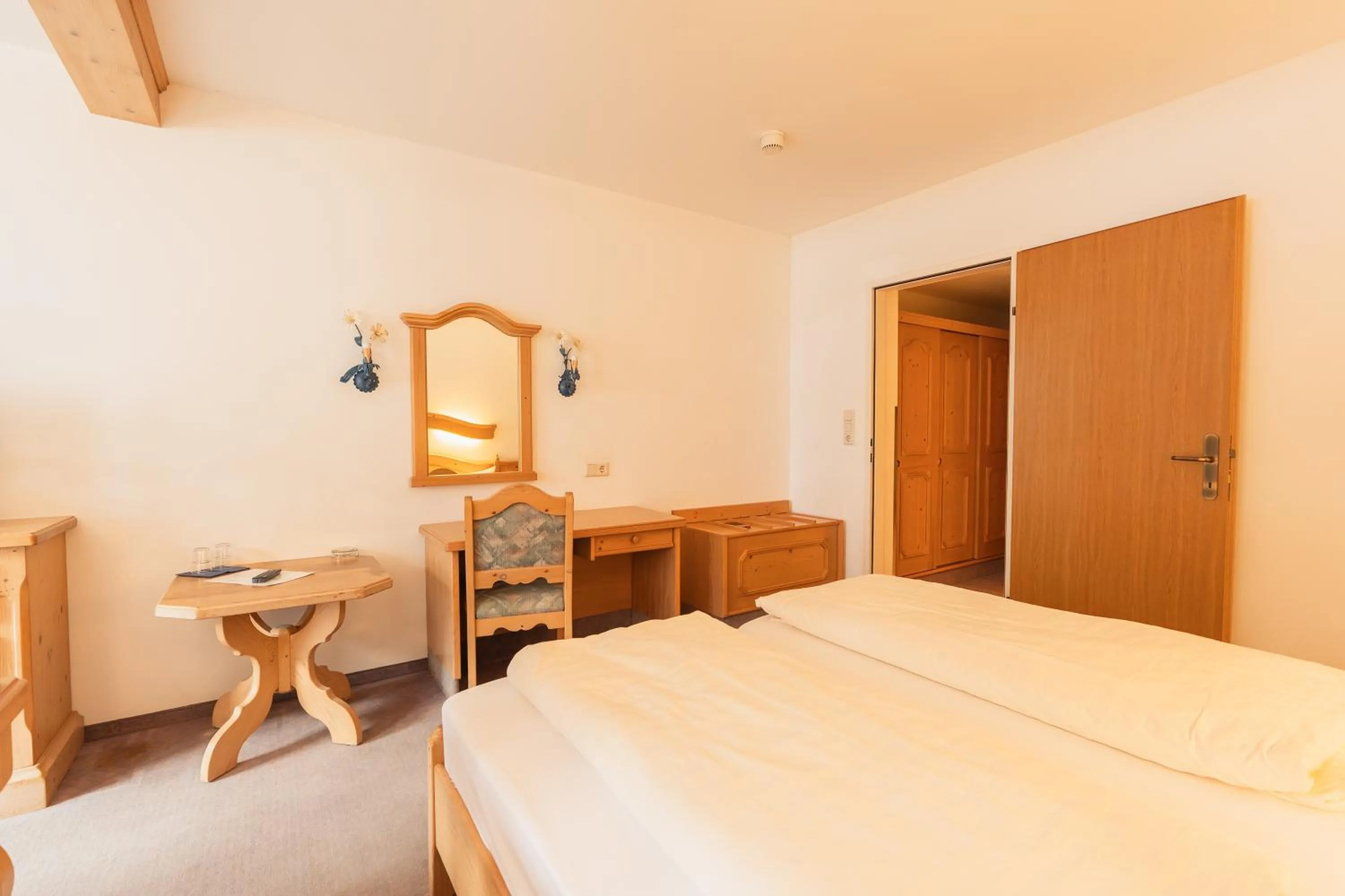 Bed in Hotel Gruberhof Innsbruck Igls B&B