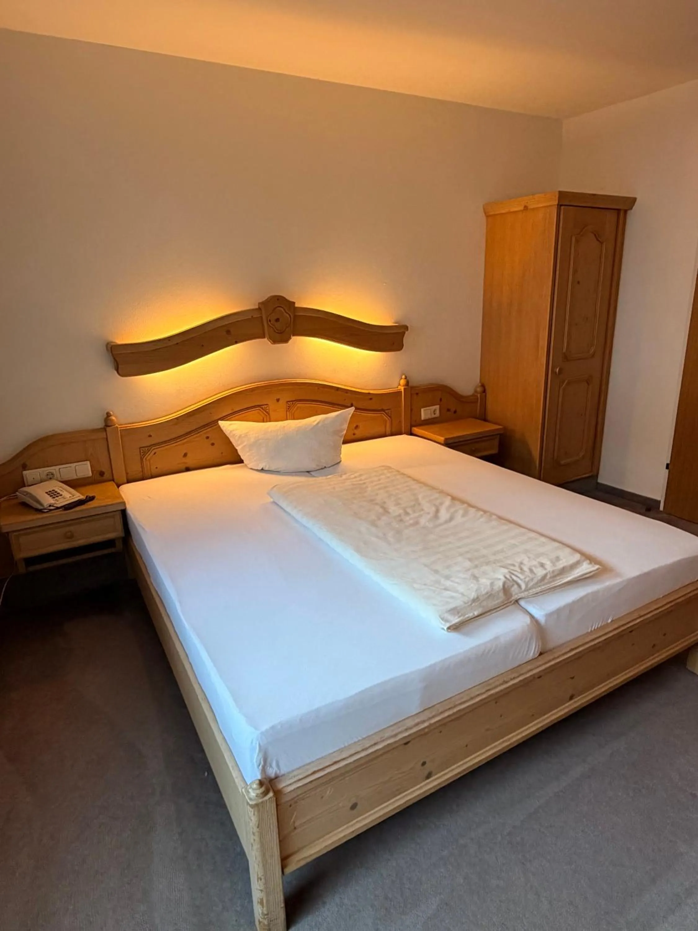 Bed in Hotel Gruberhof Innsbruck Igls B&B